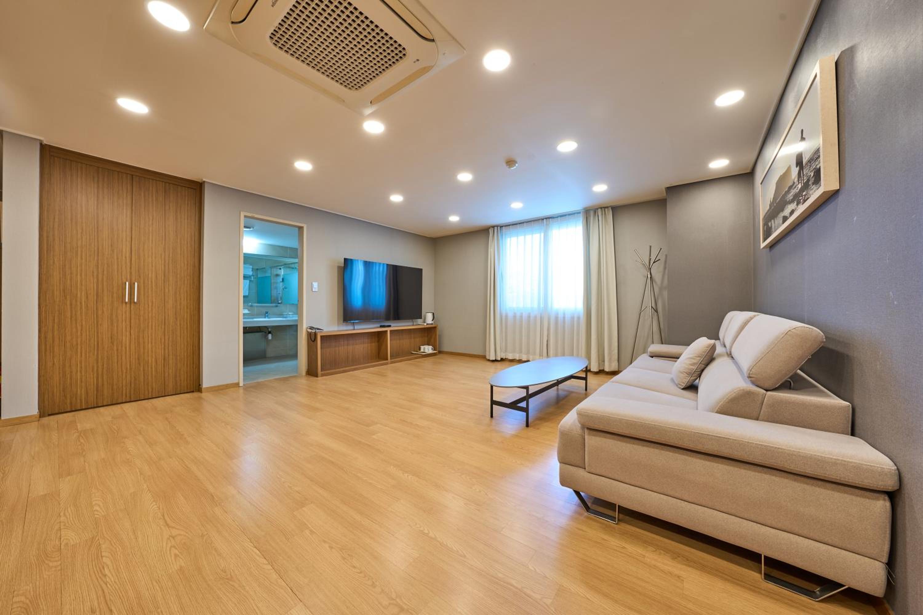Suite - Photo 4
