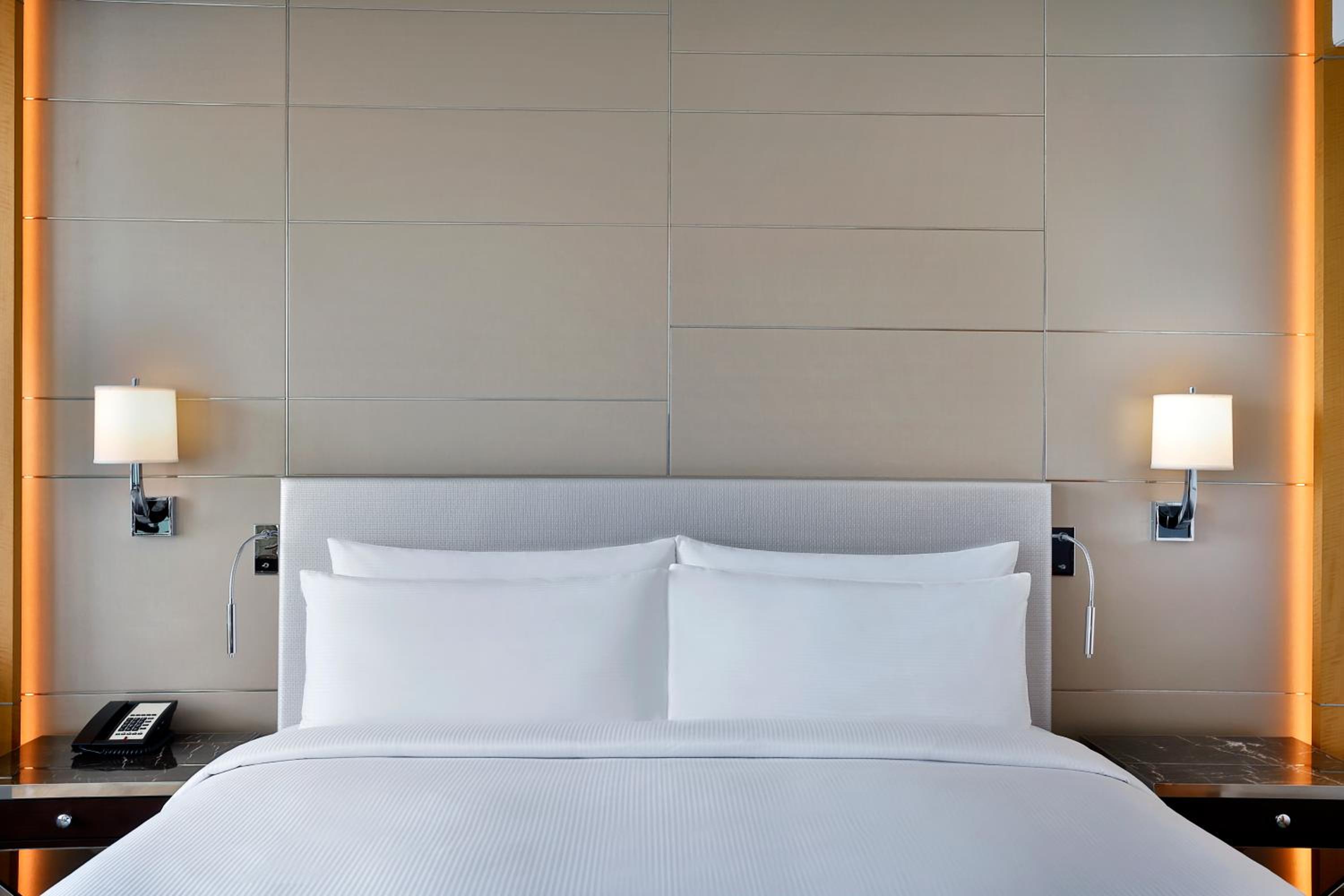 King Executive Room thumbnail 6