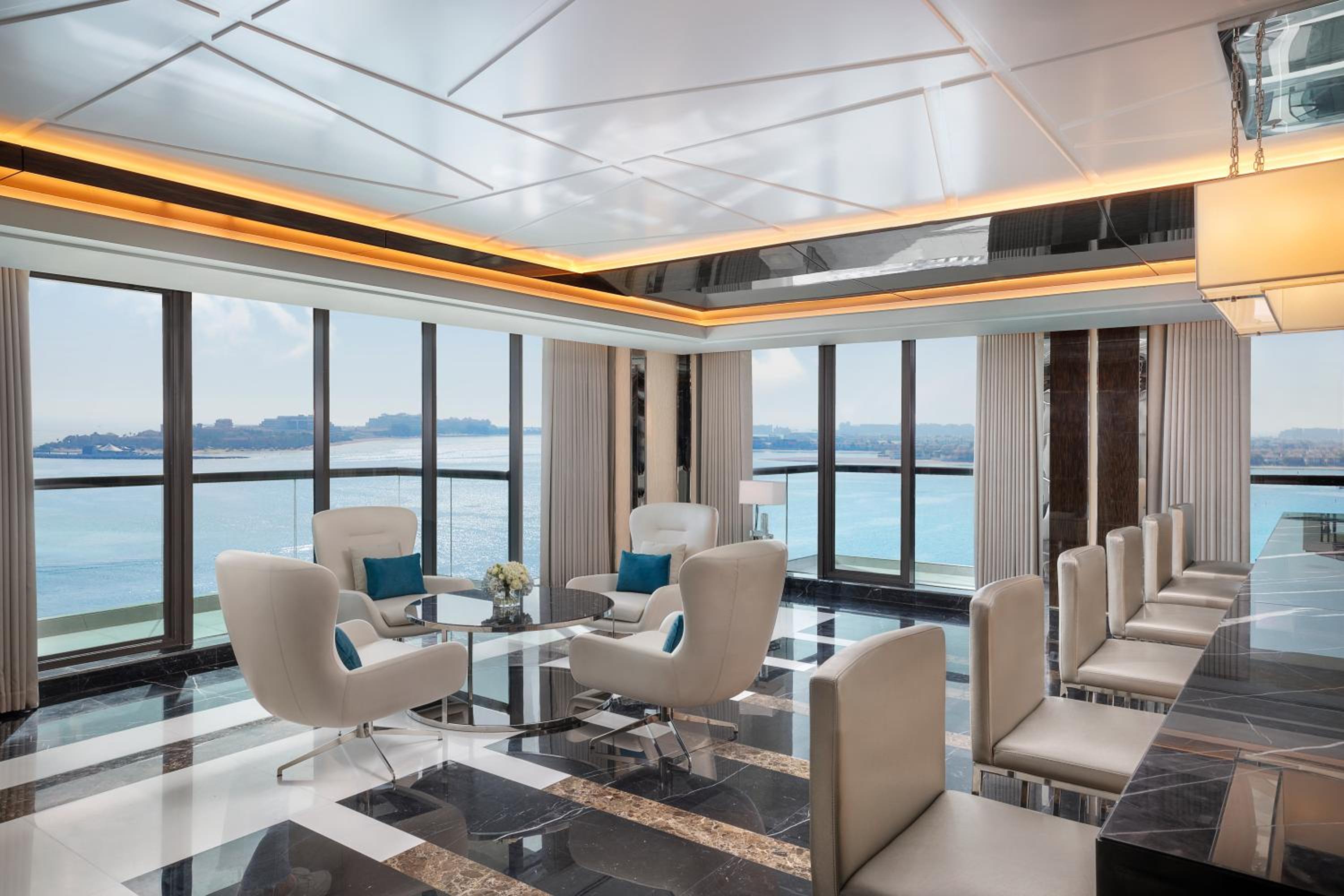 Royal Suite with Sea View, Balcony and Lounge Access