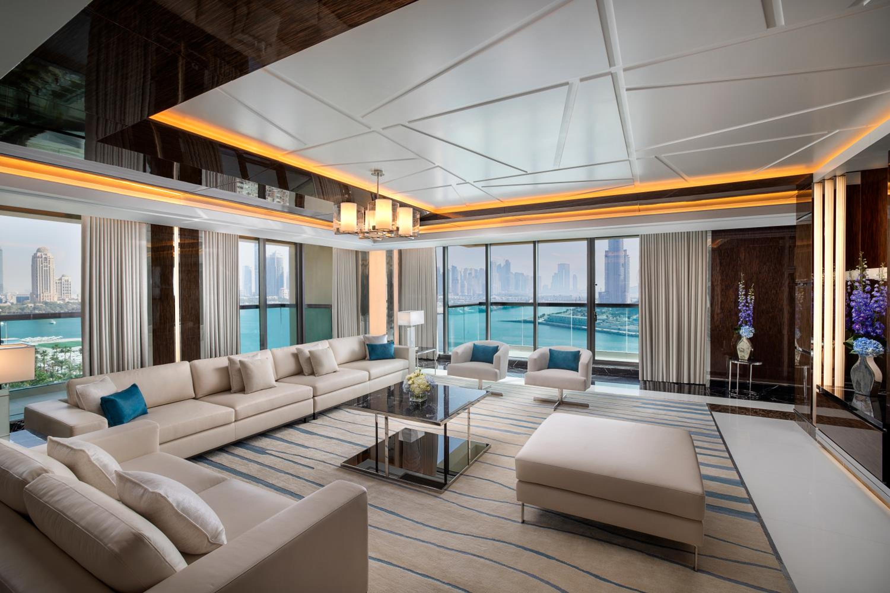 Royal Suite with Sea View, Balcony and Lounge Access thumbnail 6
