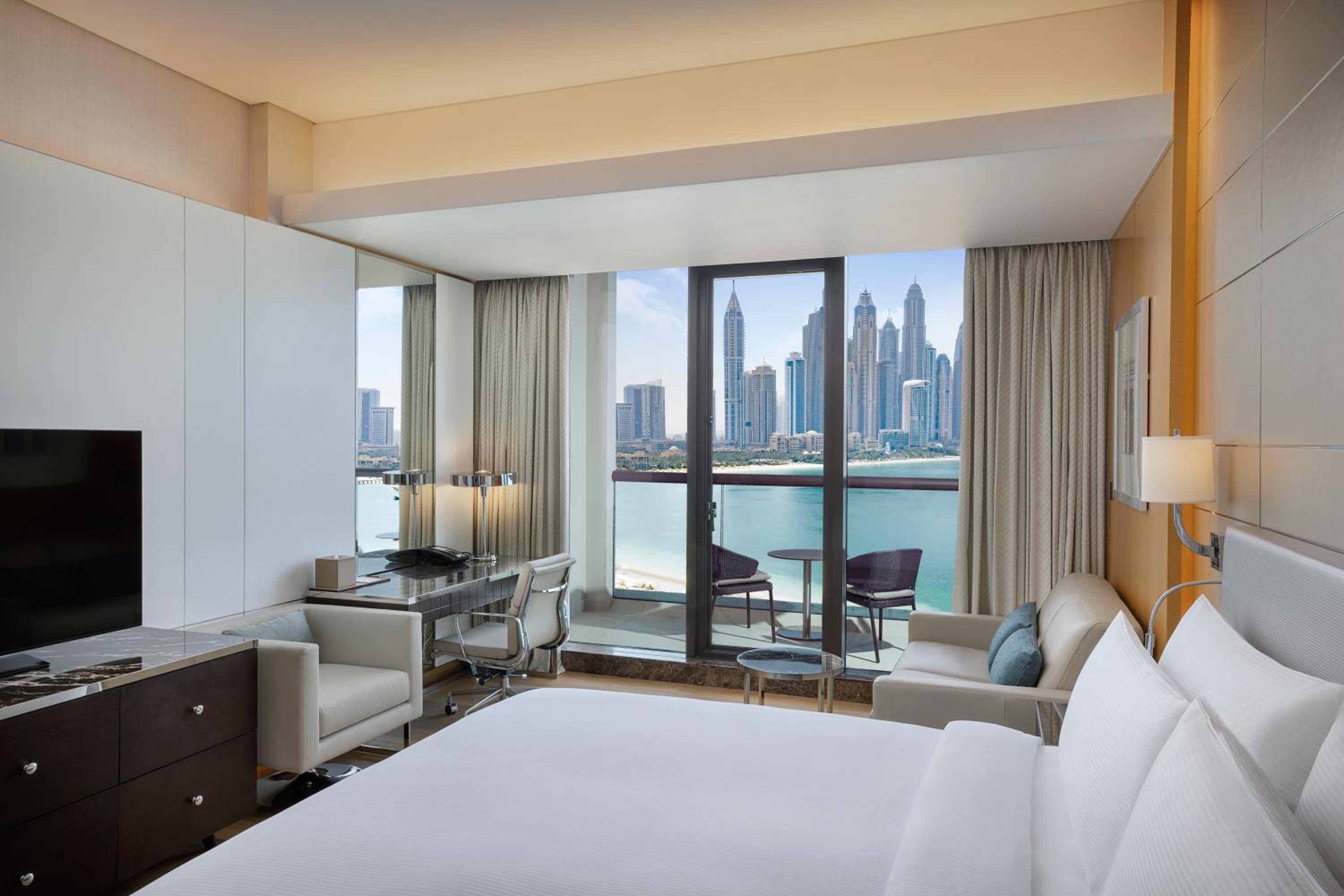 Deluxe King Room with Balcony and Sea View