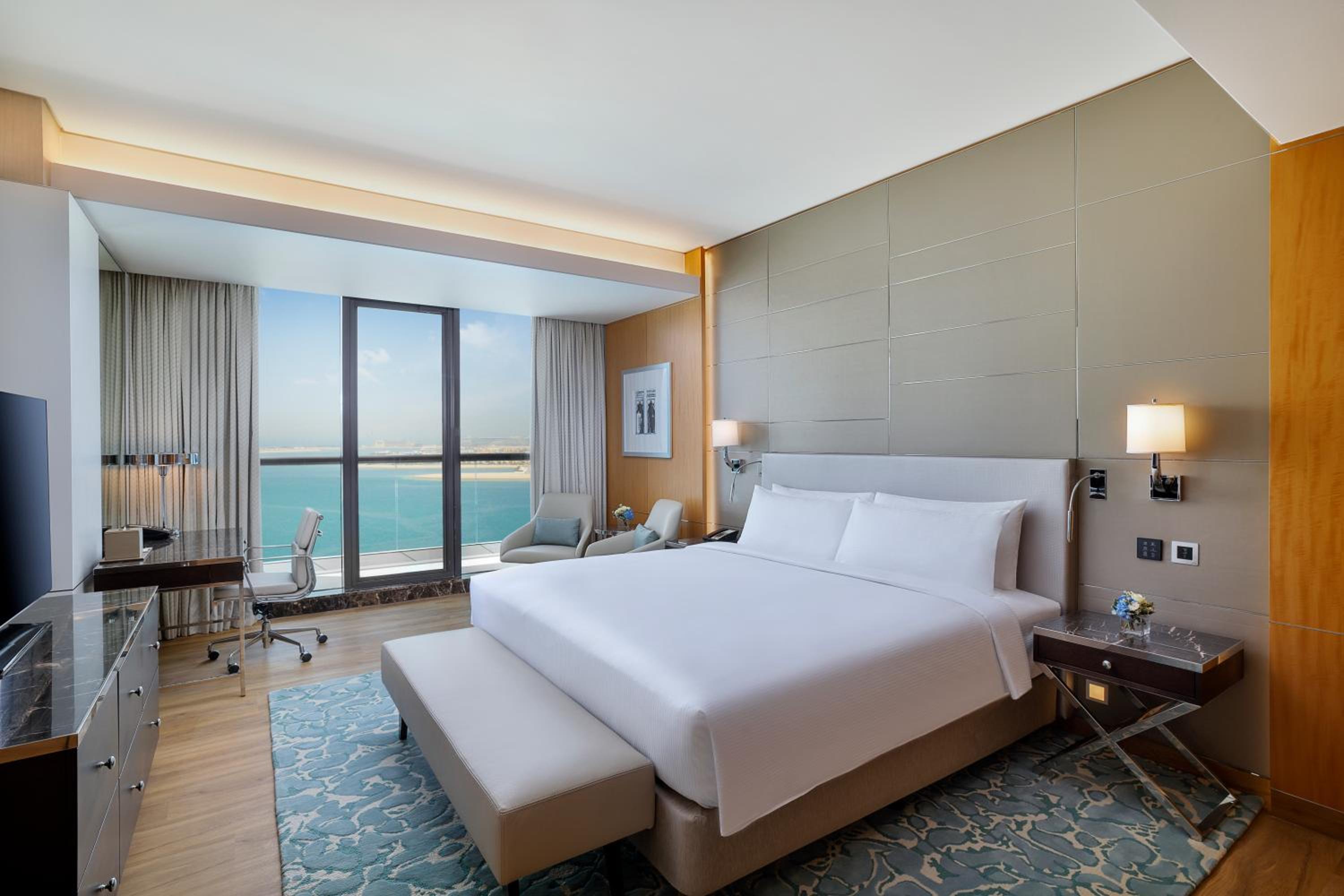 King Executive Suite with Sea View, Balcony and Lounge Access
