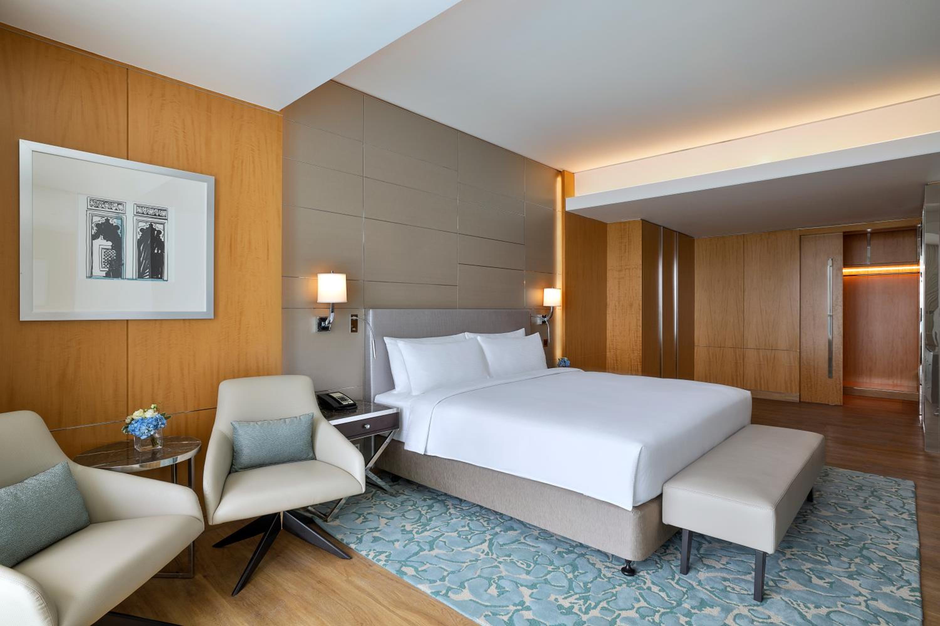 King Executive Suite with Sea View, Balcony and Lounge Access