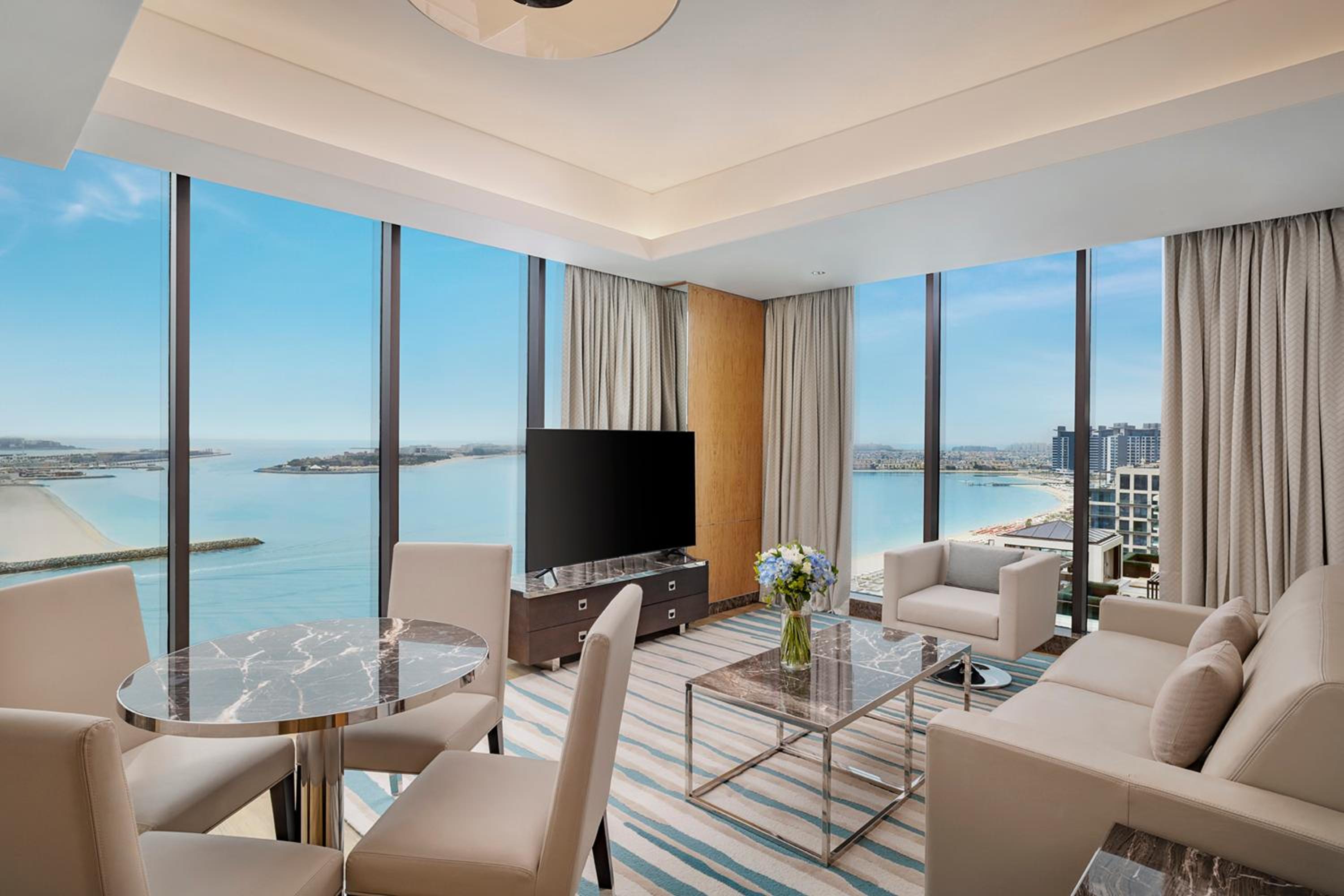 King One Bedroom Suite with Sea View, Balcony and Lounge Access
