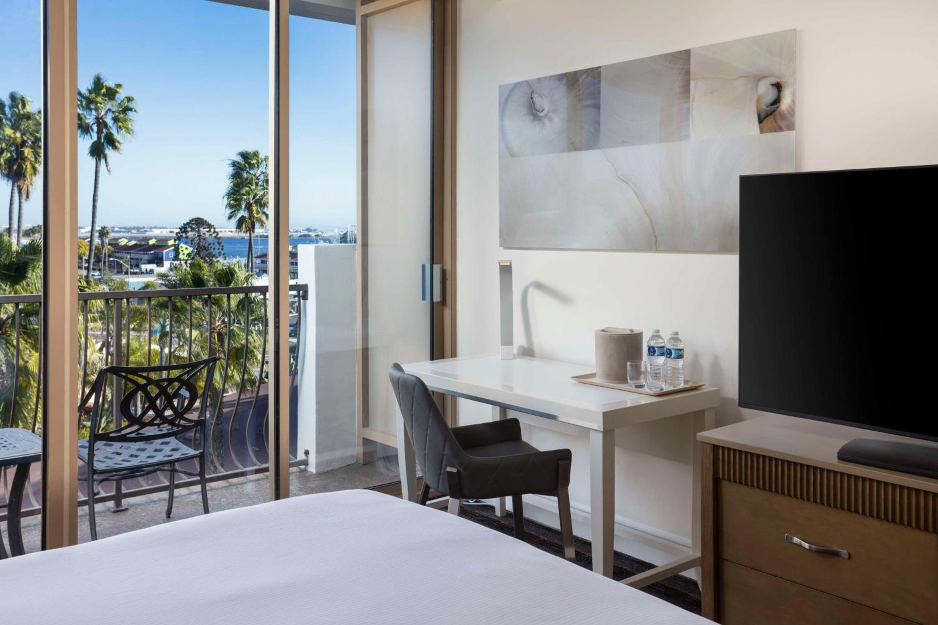 King Room with Balony - Top Floor - Photo 1