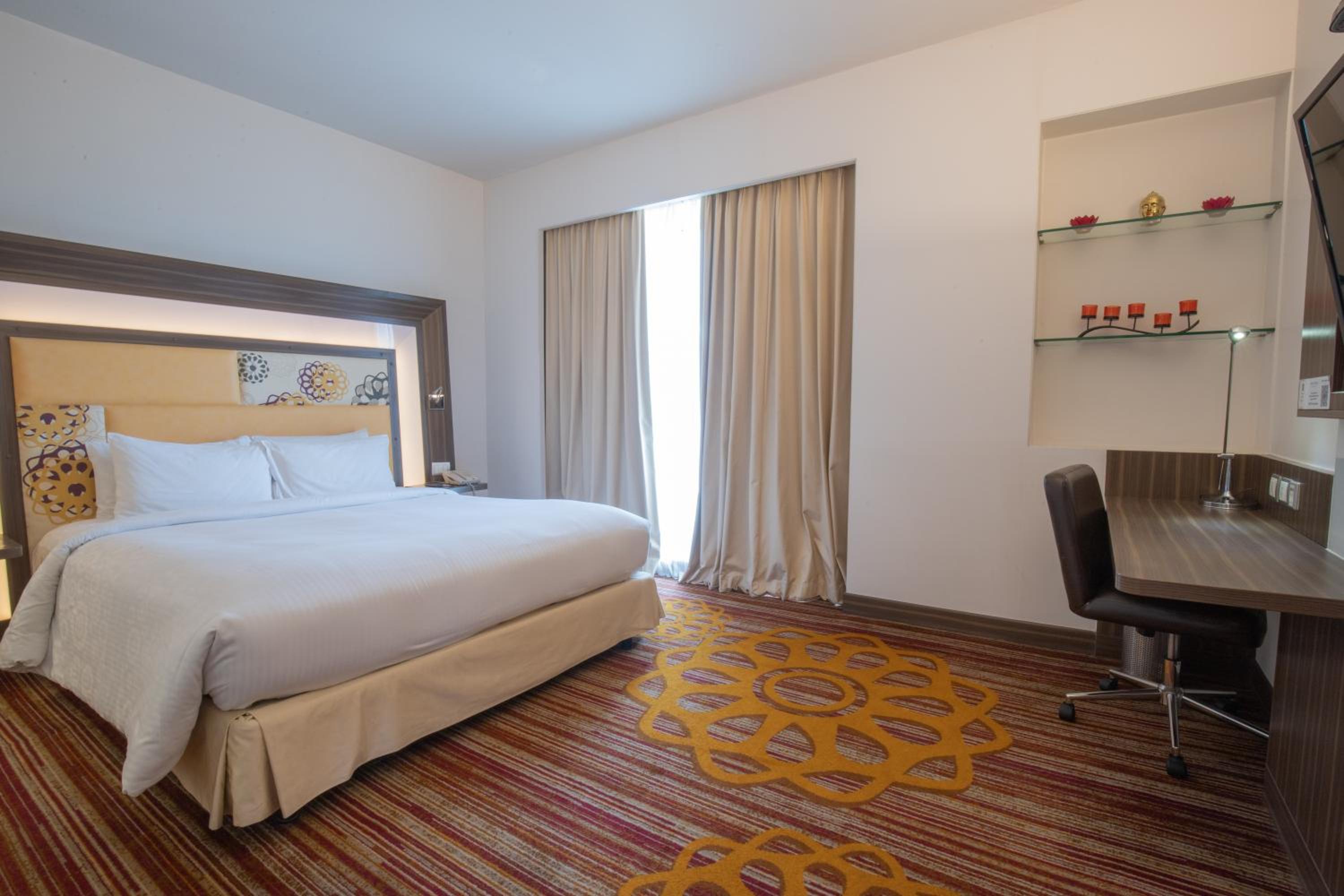 Junior King Suite with Complimentary IMFL from 6:00 pm to 8 pm at Barcode and Two Way Airport Transfer - Photo 2