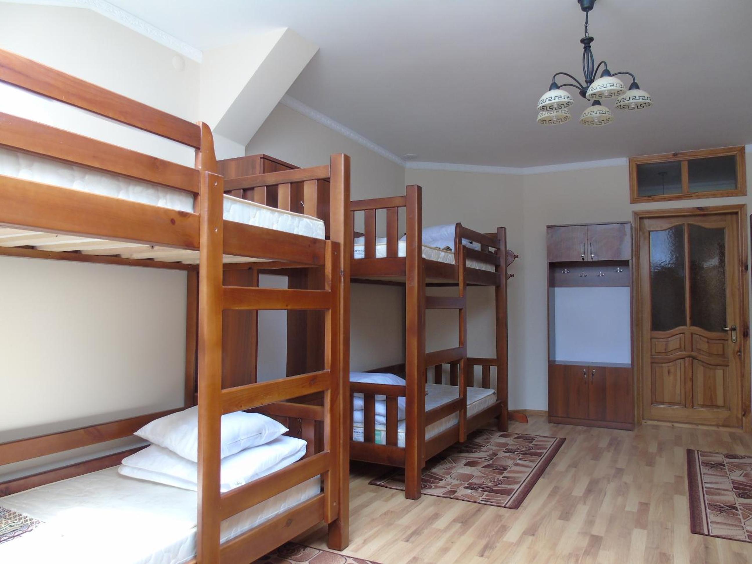 Bed in 8-Bed Dormitory Room photo 1