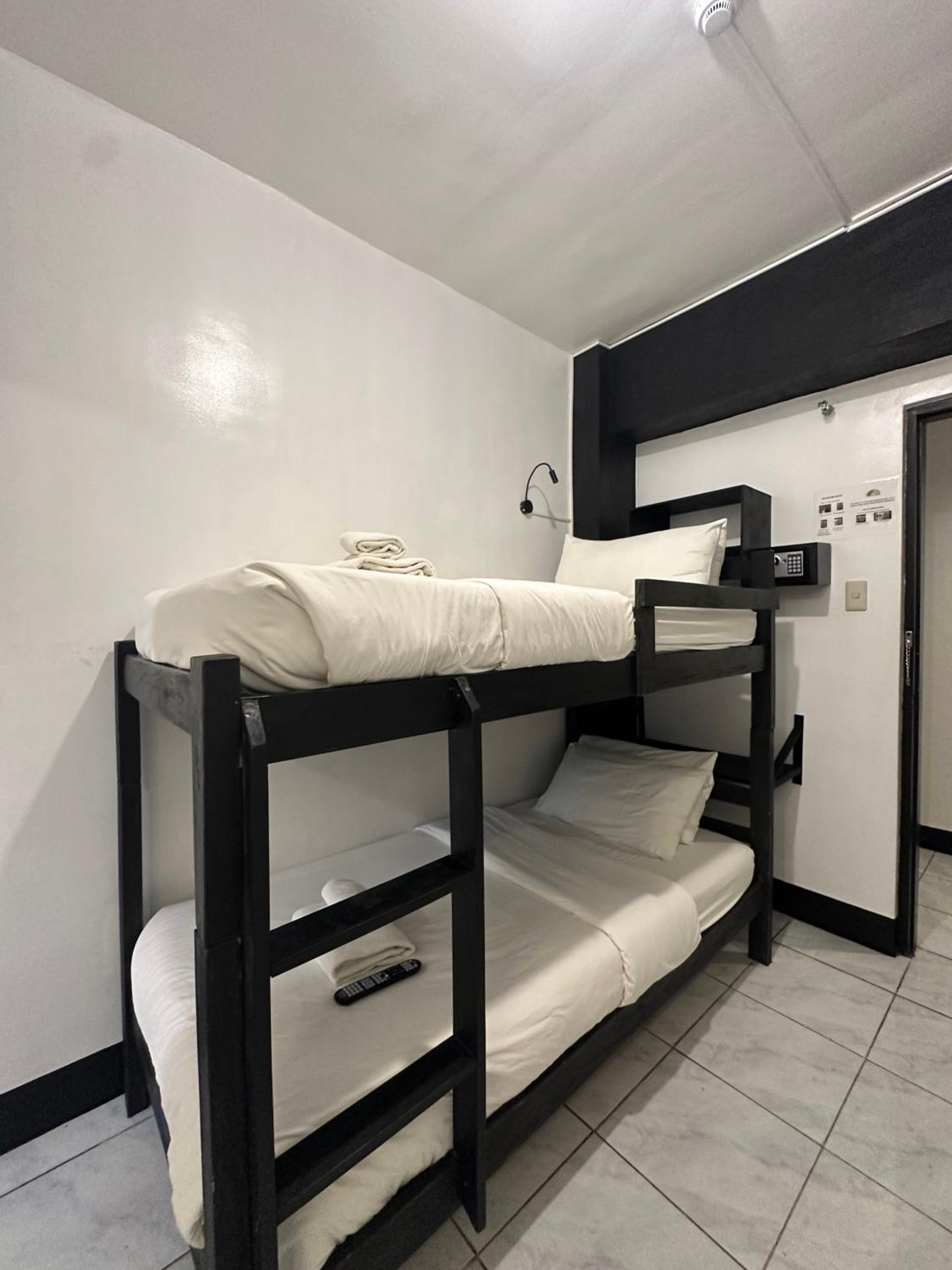 Budget Double Room - Photo 3