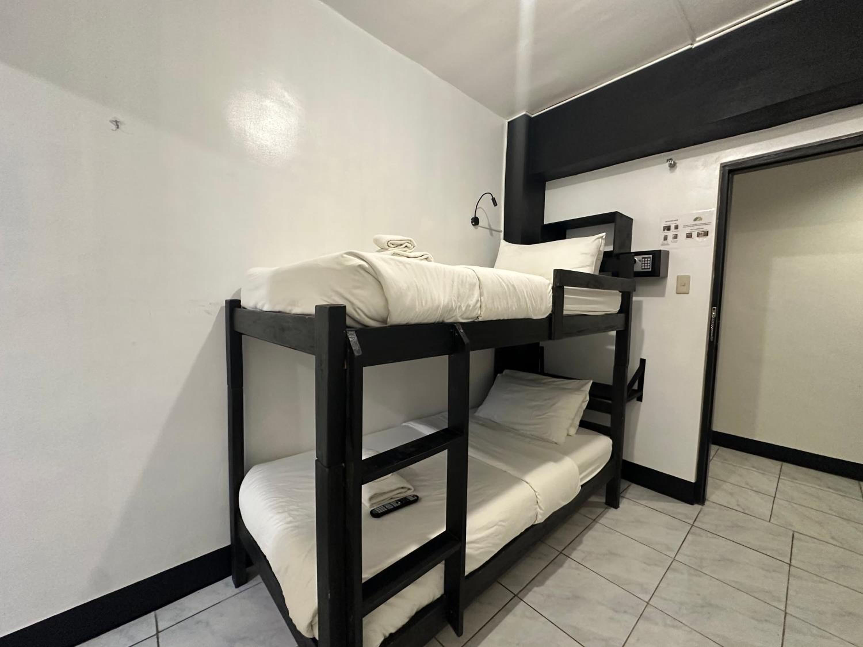 Budget Double Room - Photo 2
