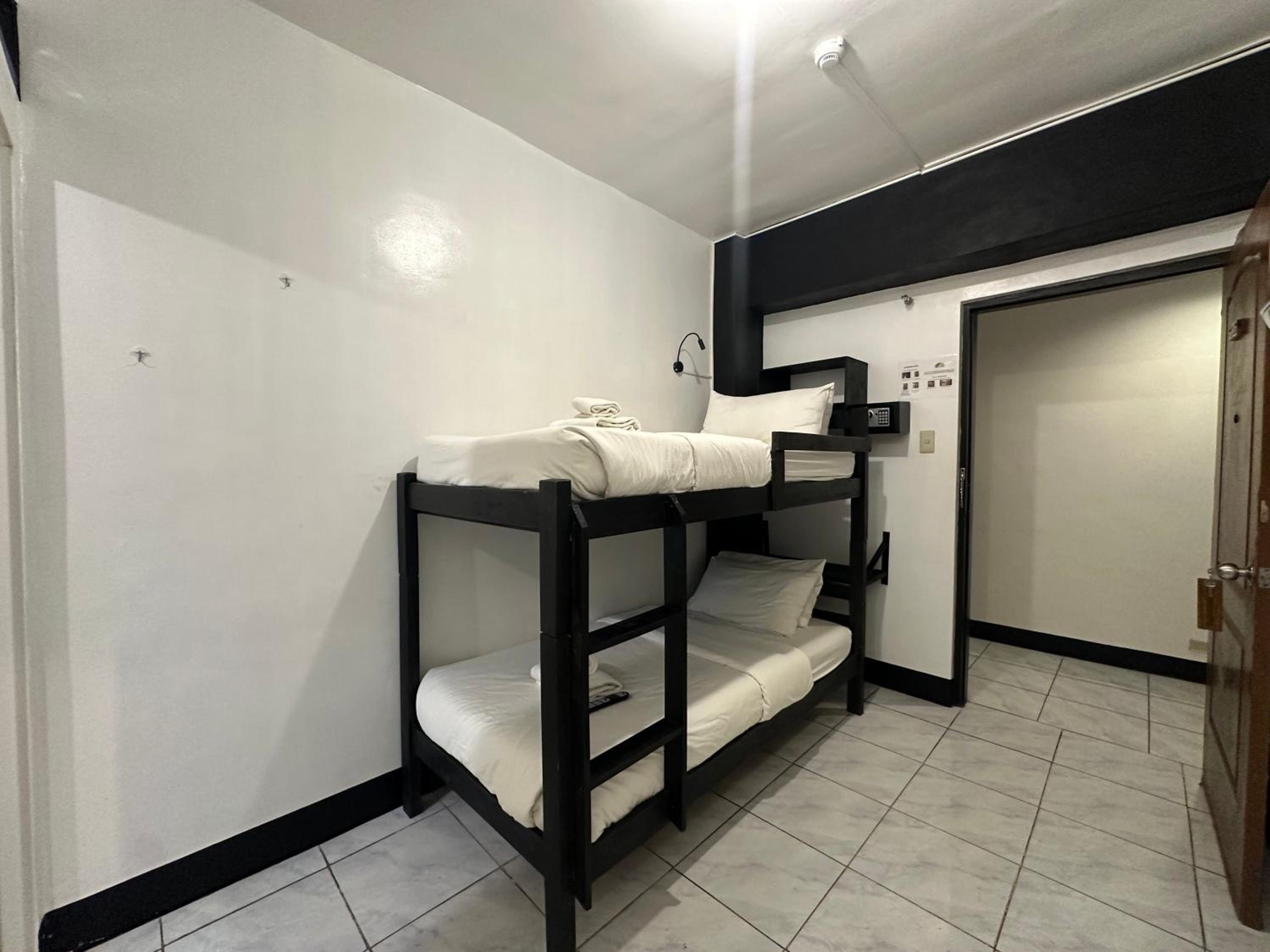 Budget Double Room - Photo 4