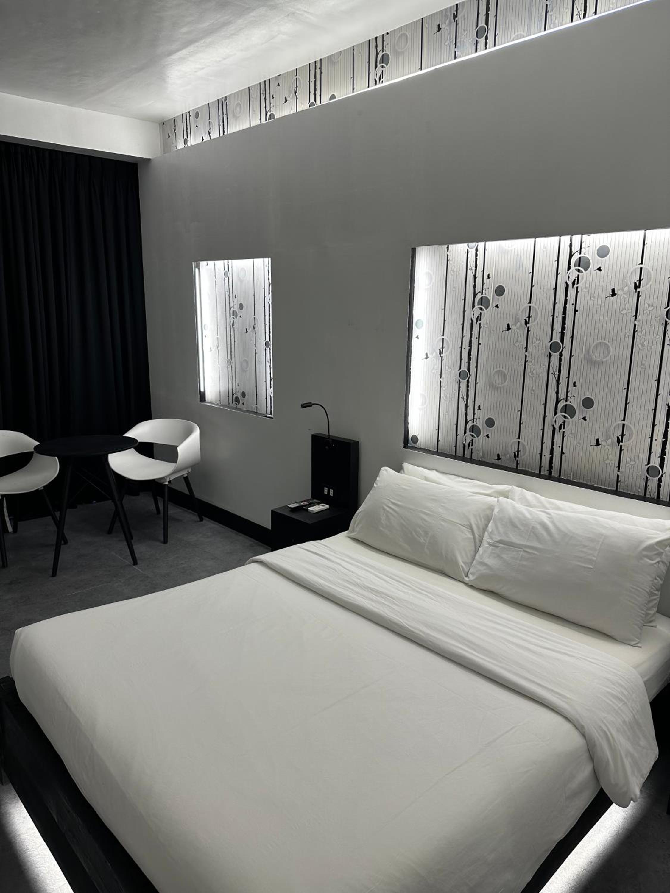 Standard Queen Room - Photo 7