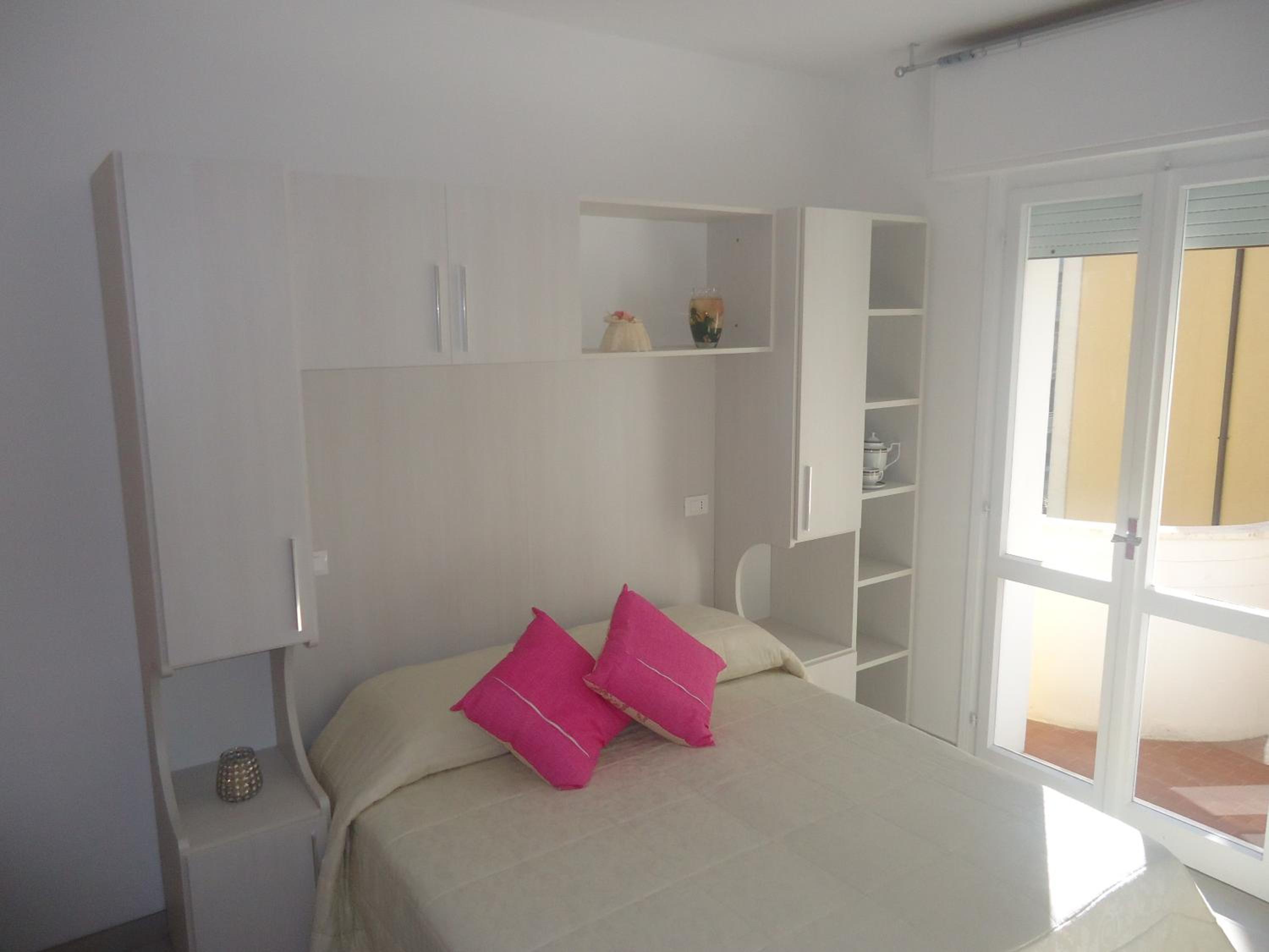 Double or Twin Room with Balcony - Photo 2
