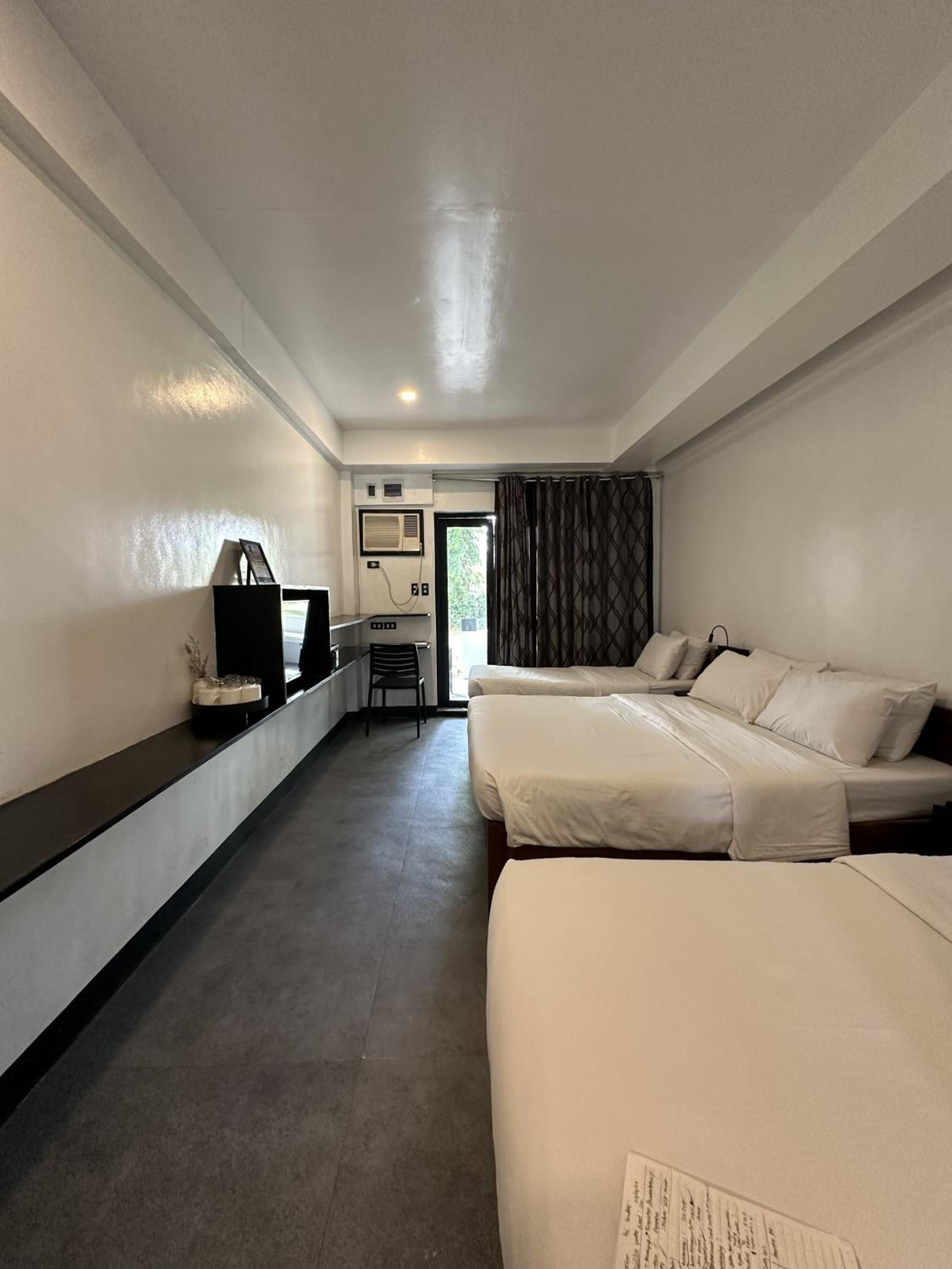 Triple Room with Private Bathroom photo 2