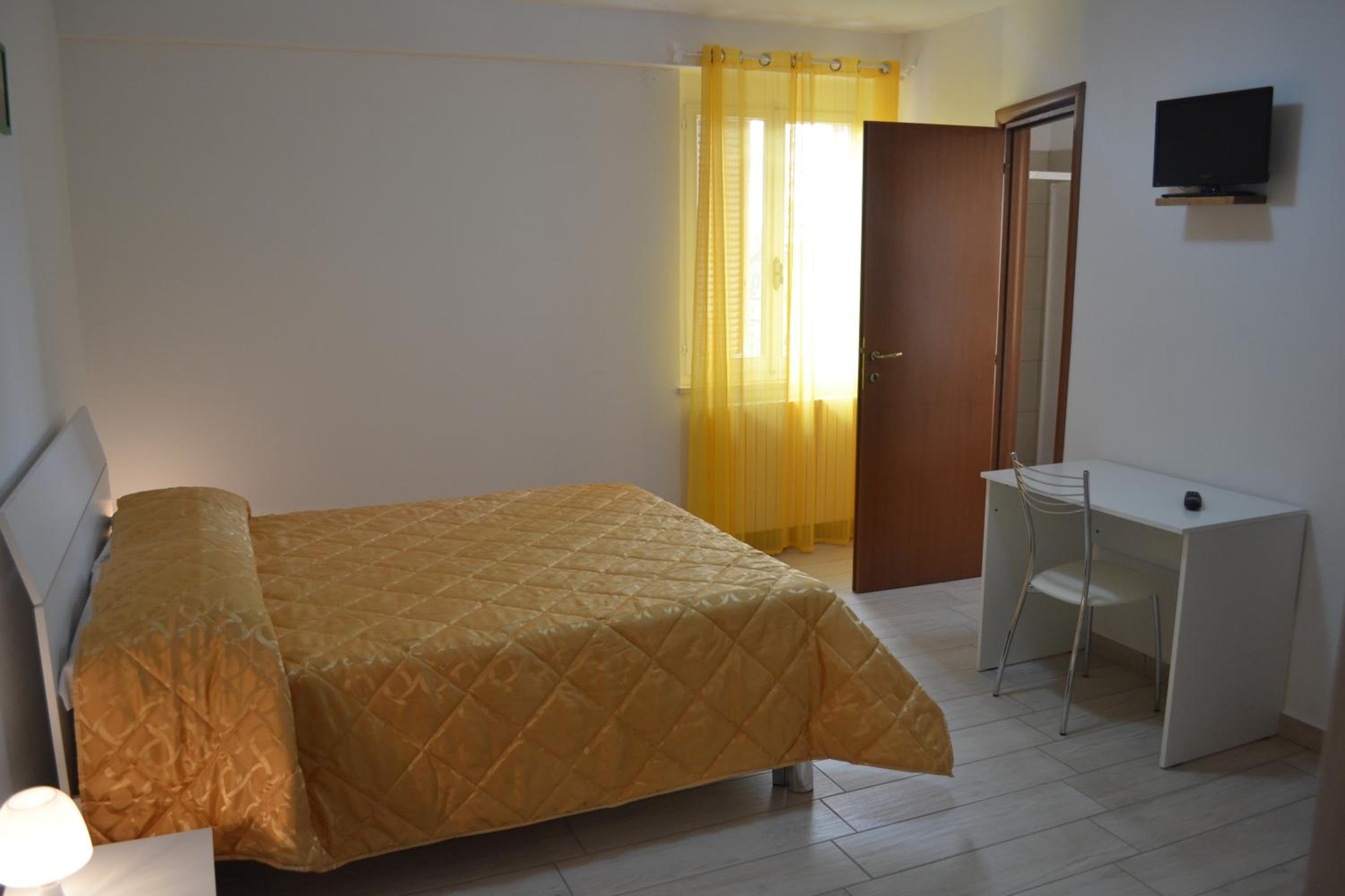 Standard Double Room - Photo 5