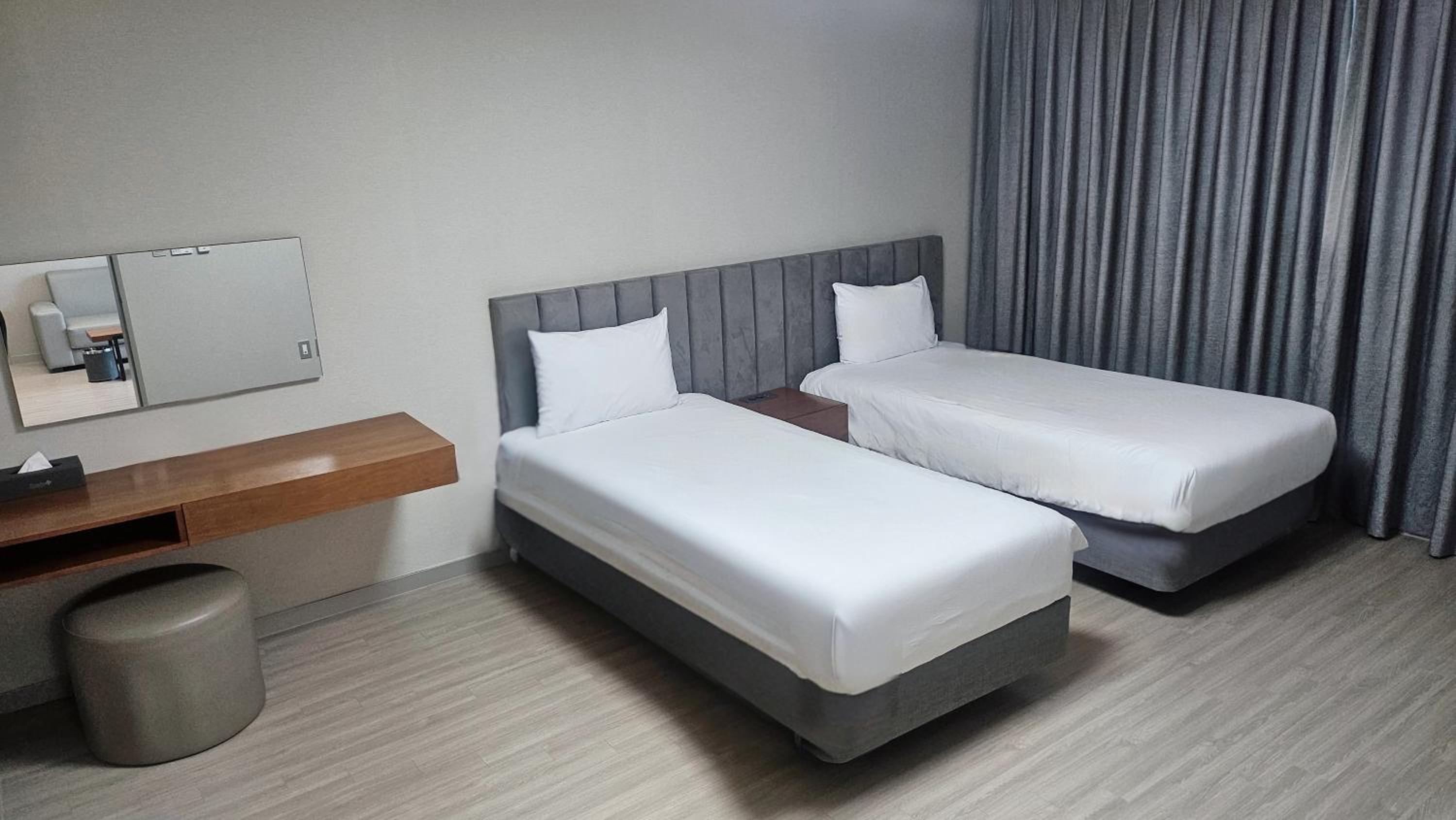Quadruple Room with Sea View - Photo 5