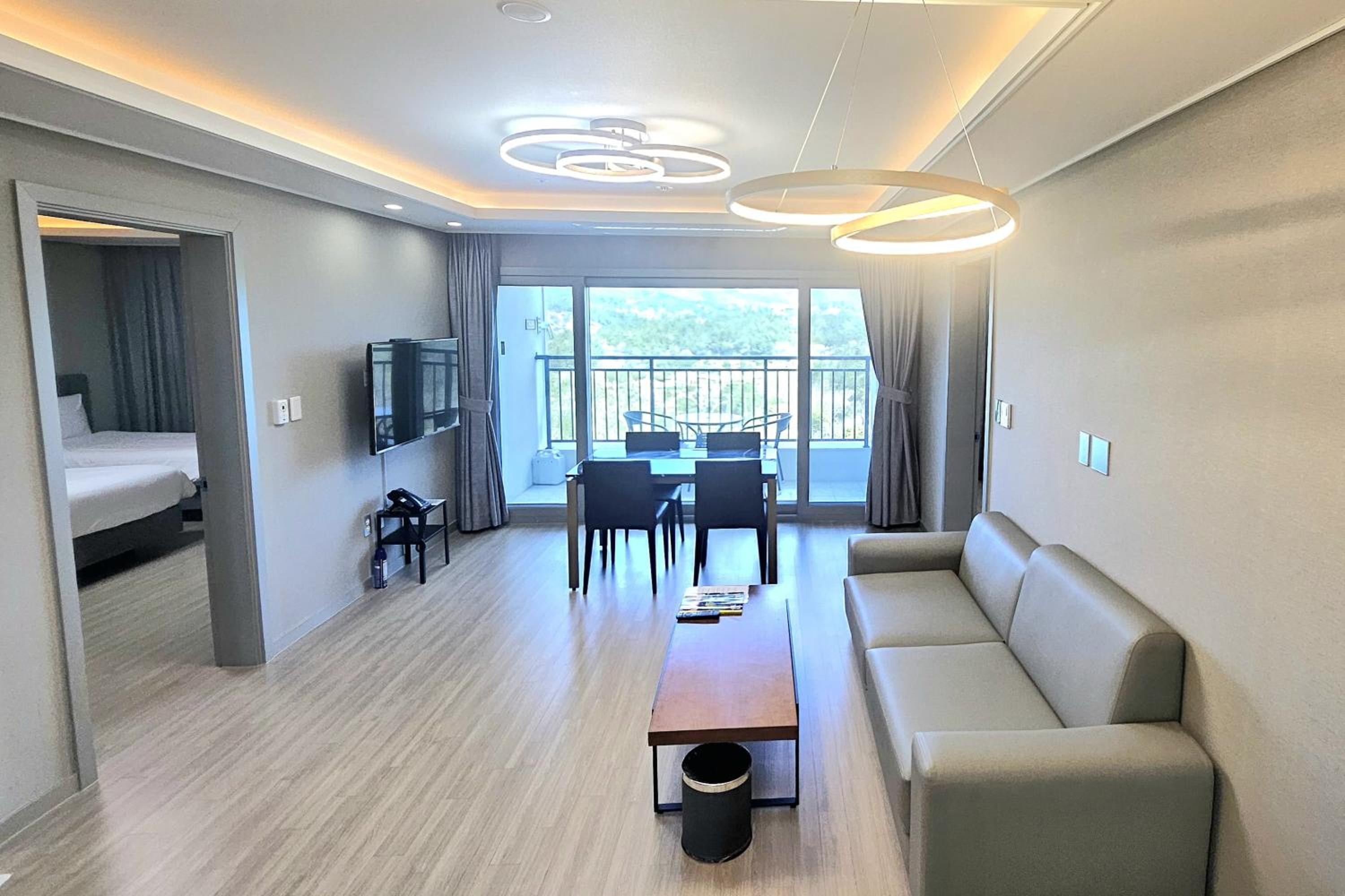 Quadruple Room with Sea View - Photo 4