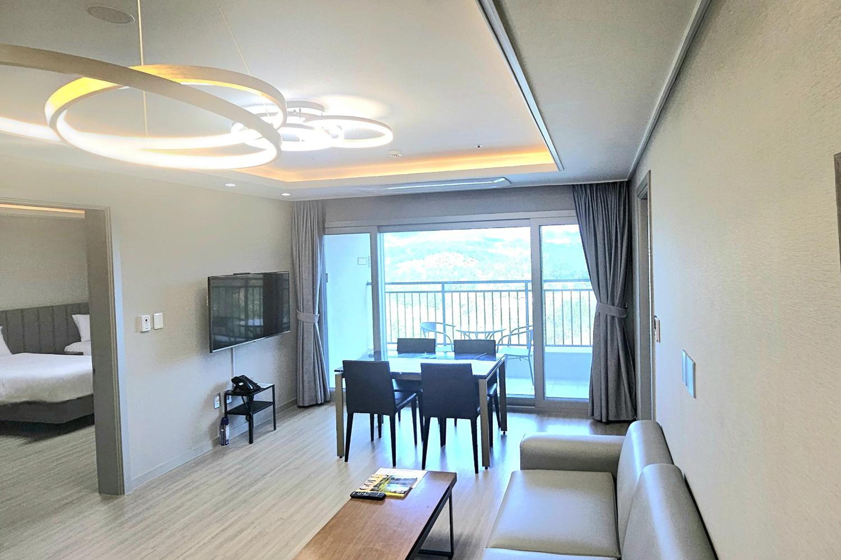 Quadruple Room with Sea View - Photo 6