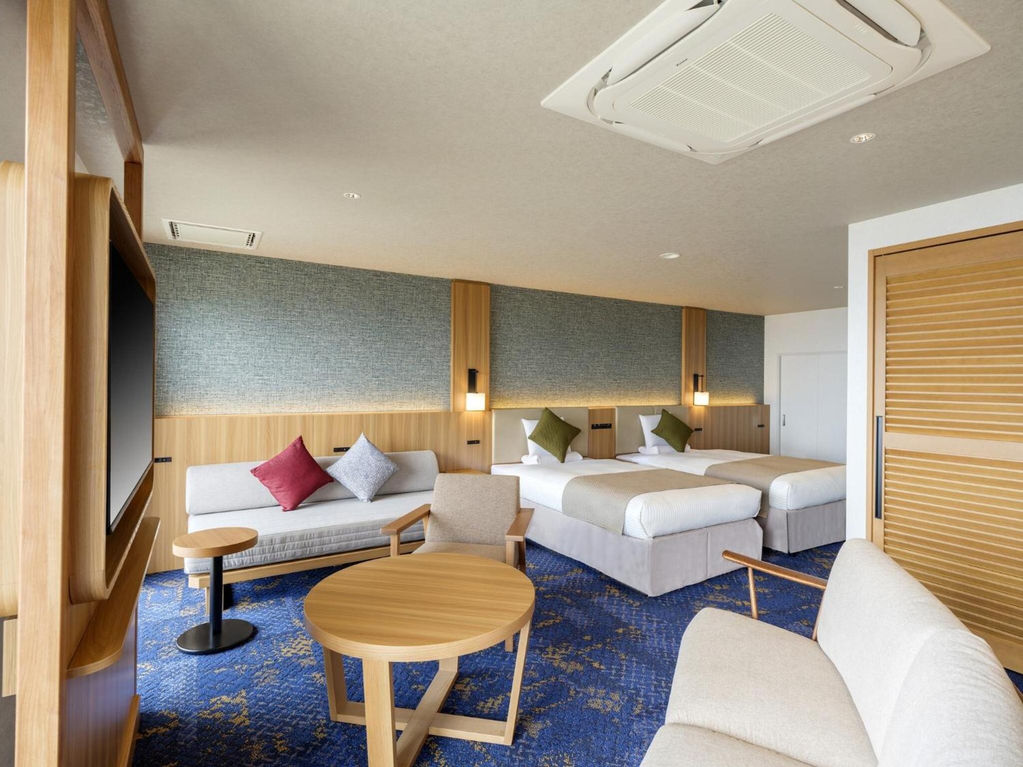Deluxe Panorama View Family Room with private bathroom - Photo 2