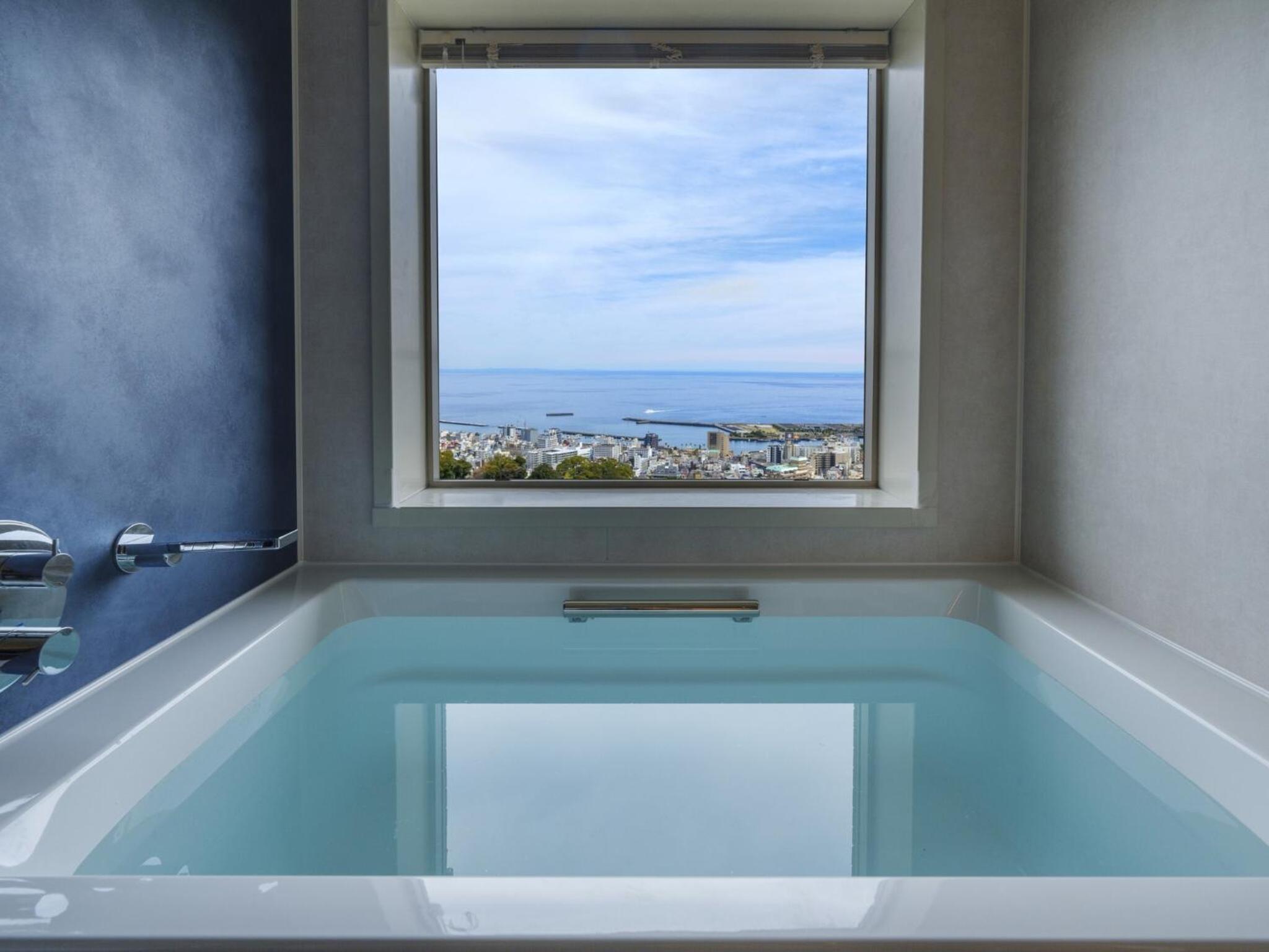 Deluxe Panorama View Family Room with private bathroom - Photo 3