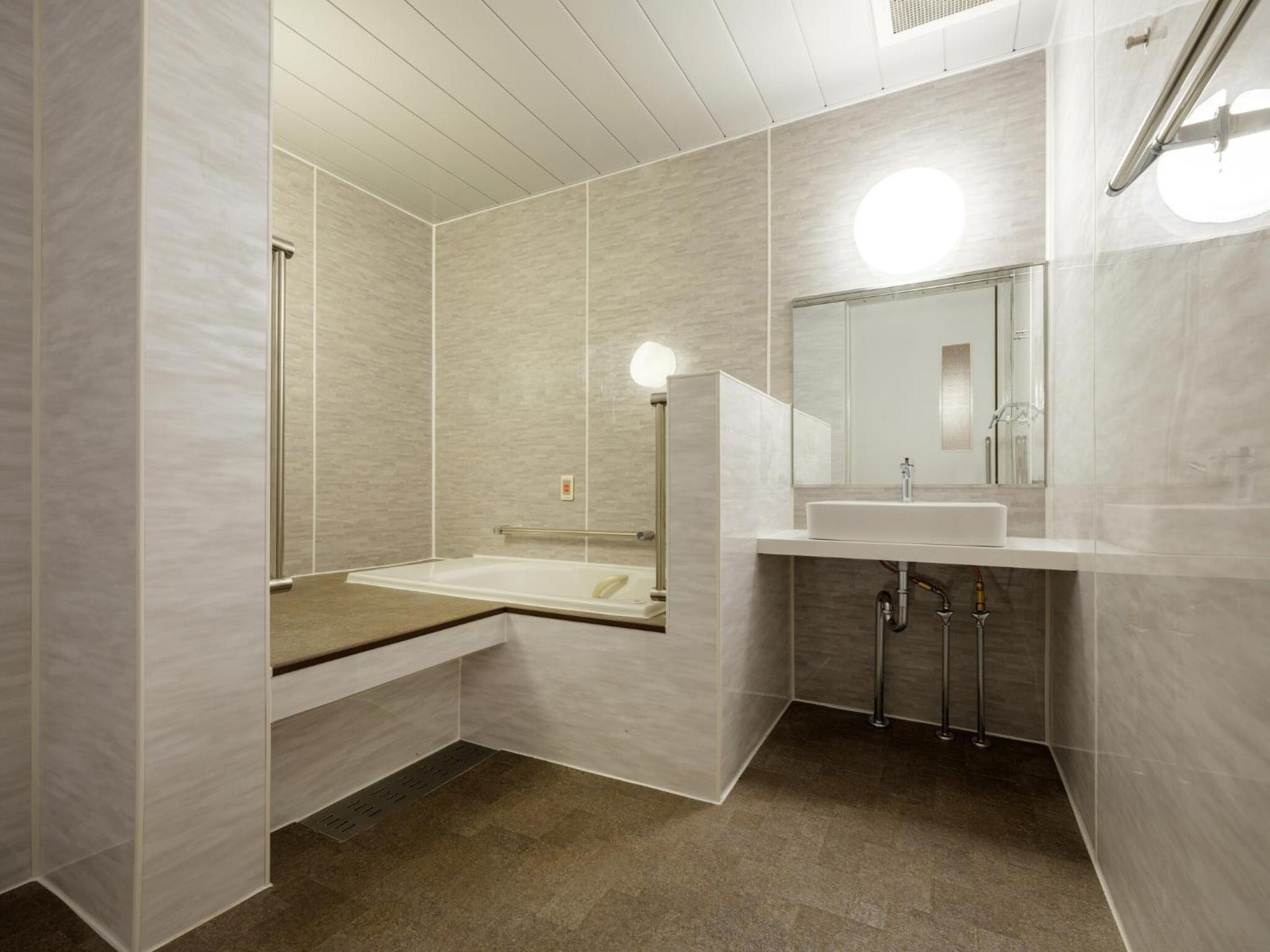 Ocean View Deluxe Fourth Accessible room with private bathroom - Photo 4
