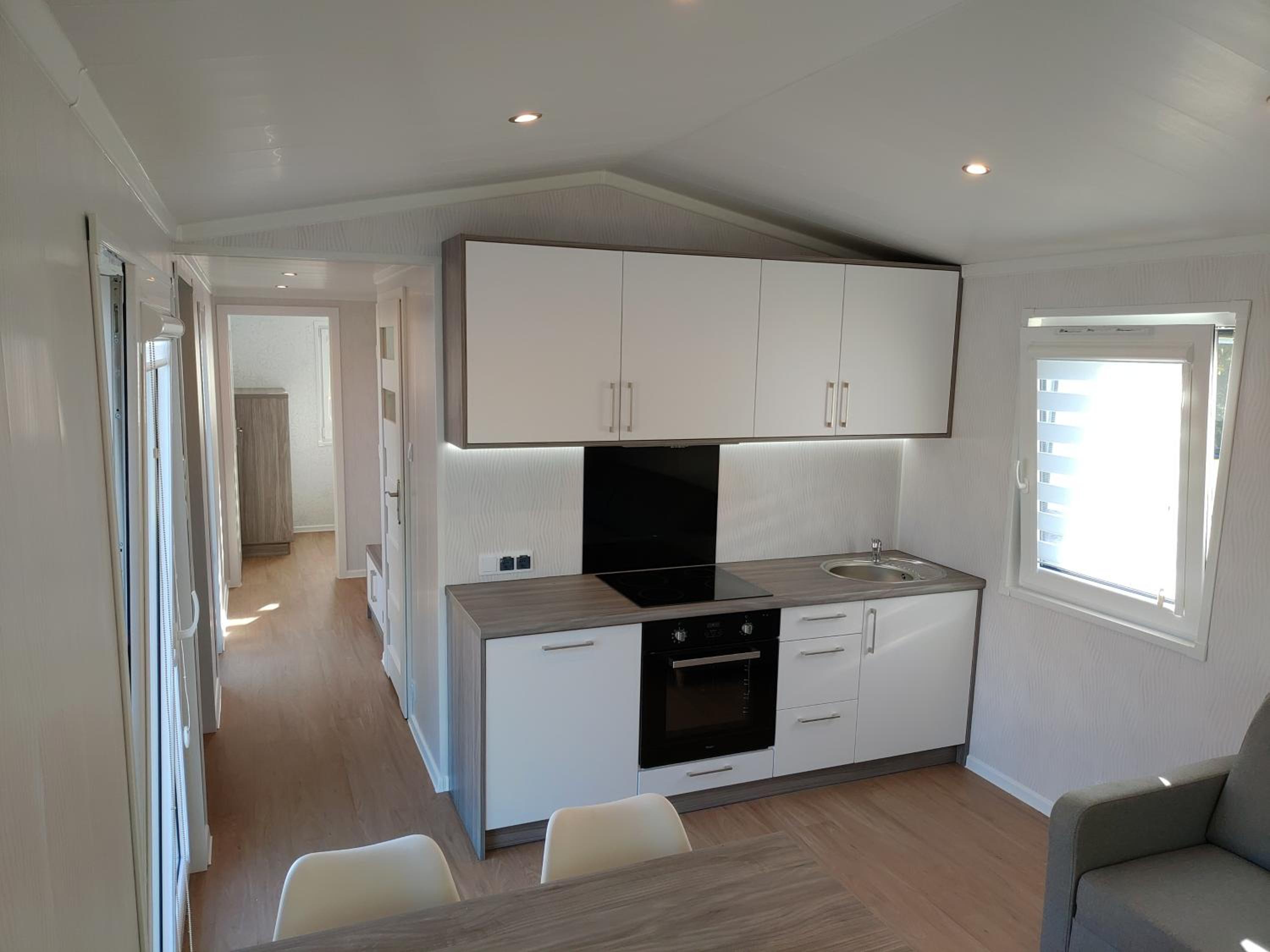 Mobile Home - Photo 2
