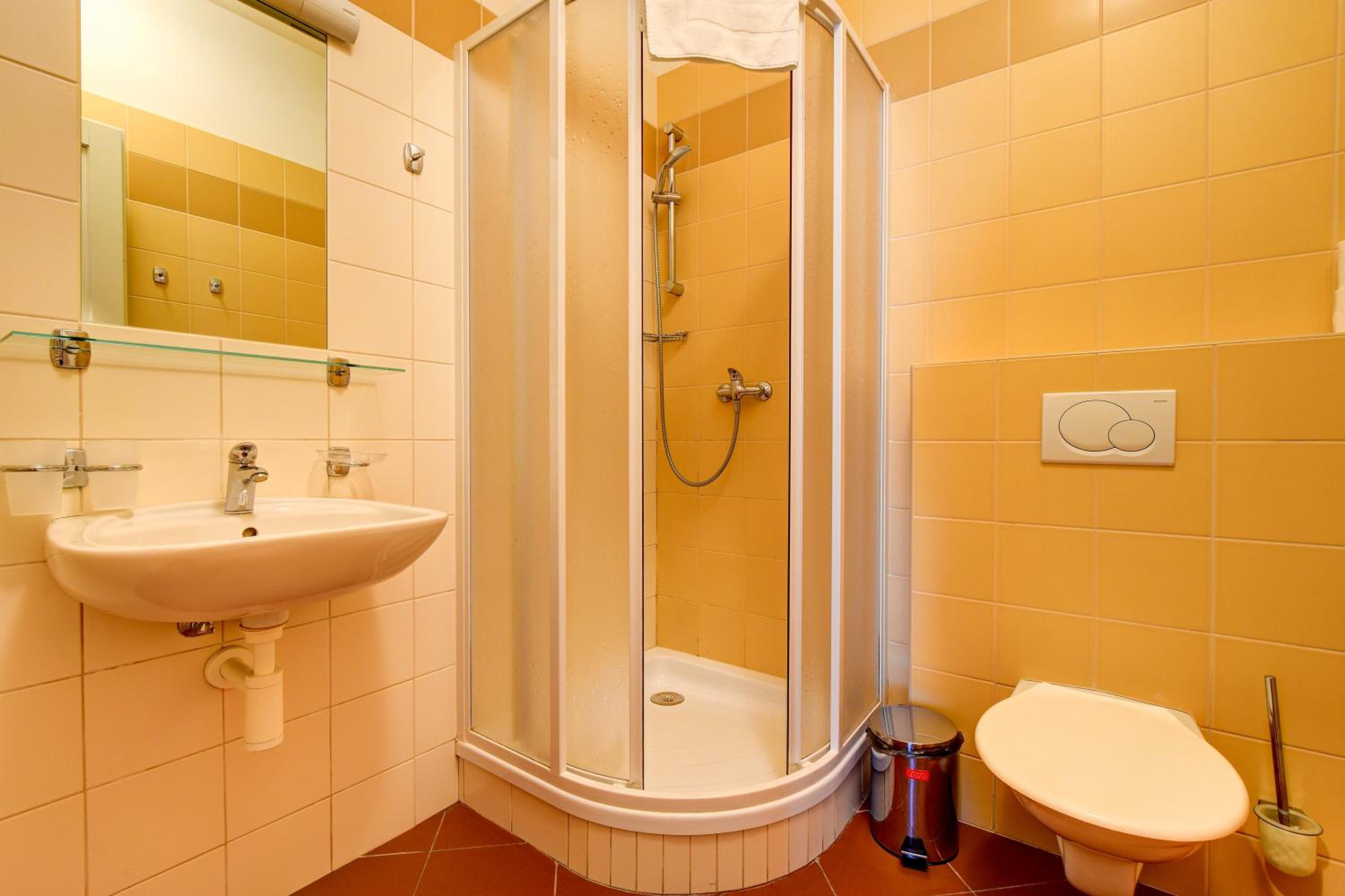 Deluxe Queen Suite photo 1