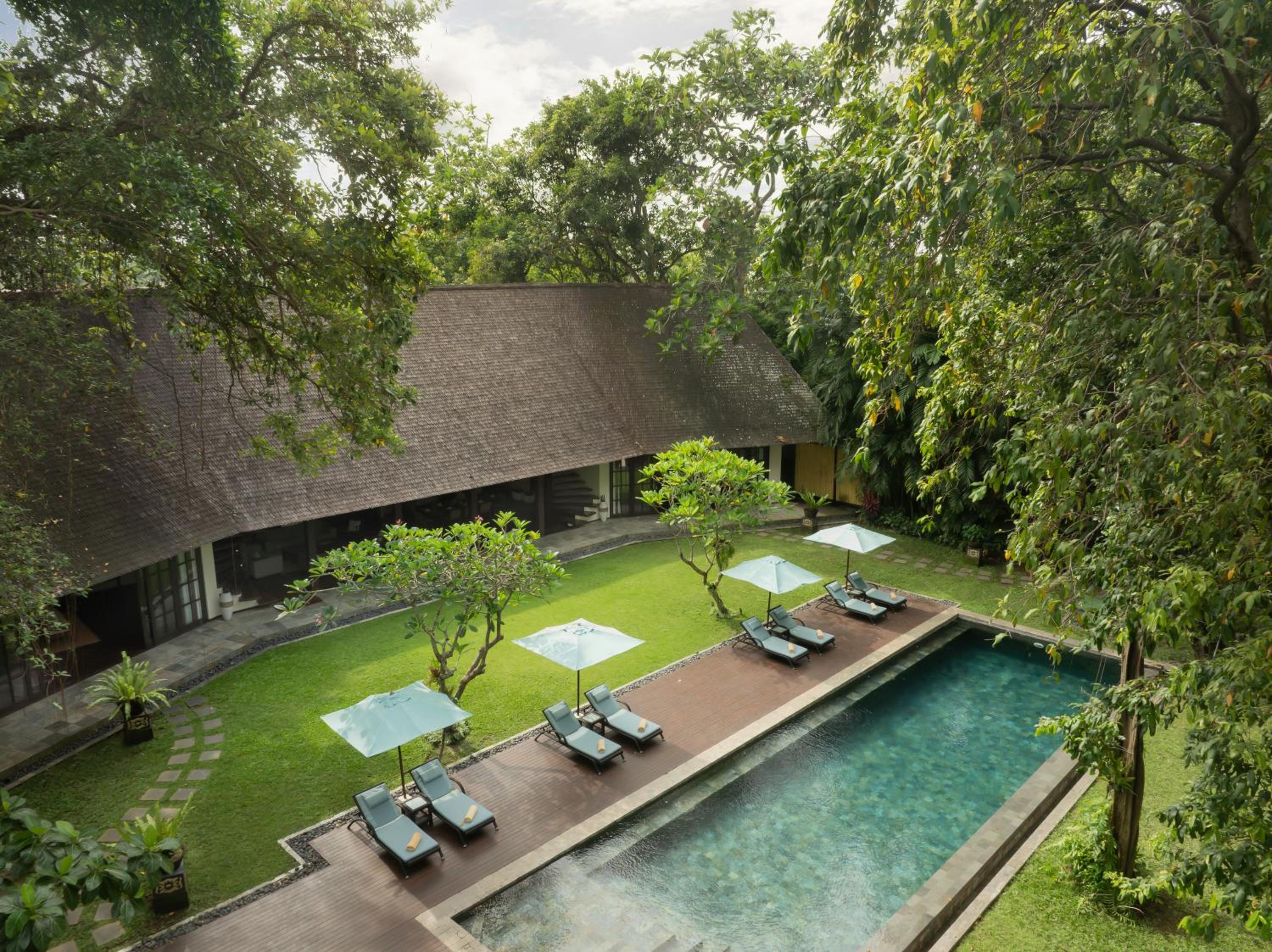 7 Bedroom Villa - Photo 2