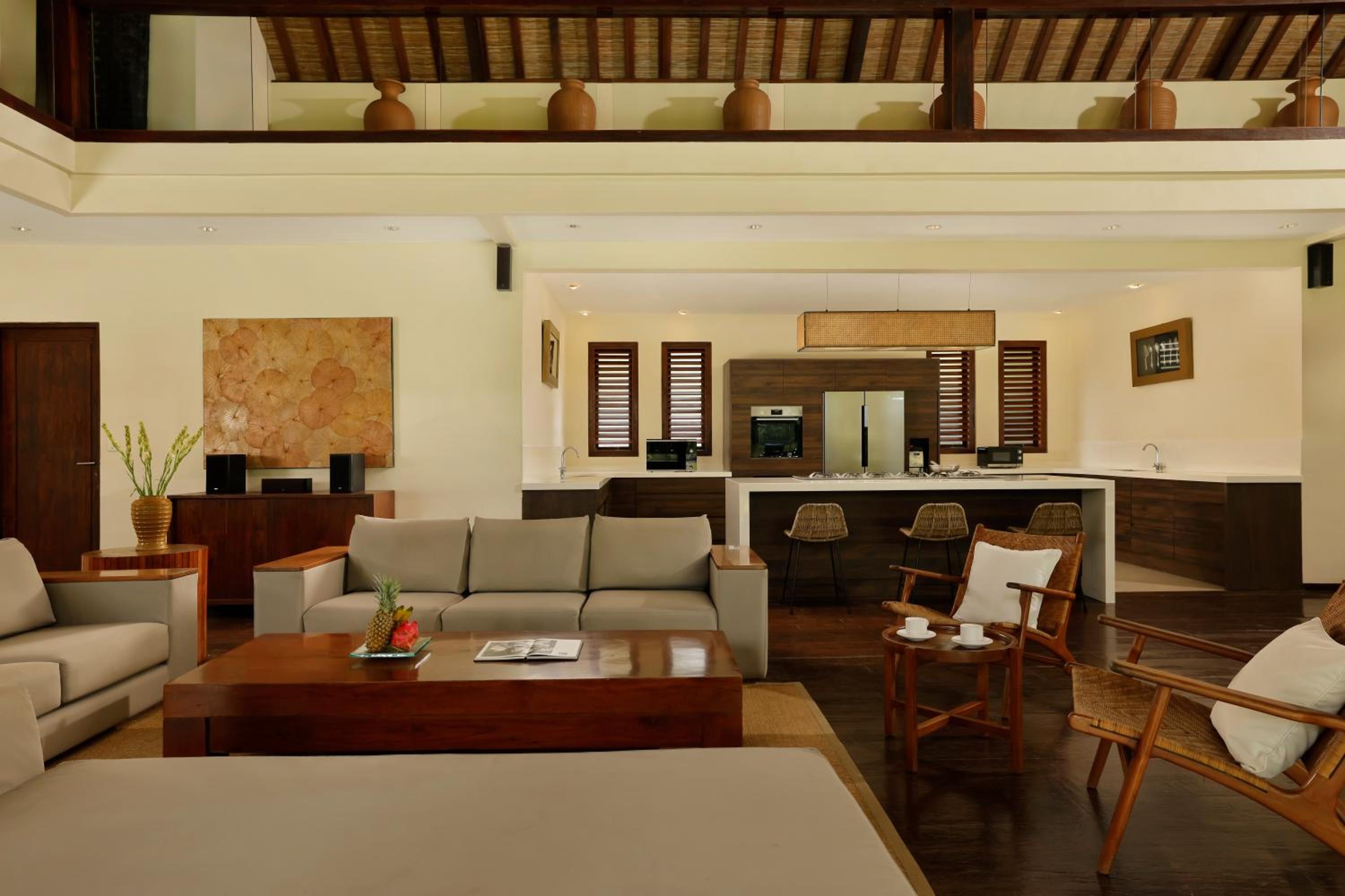 7 Bedroom Villa - Photo 3