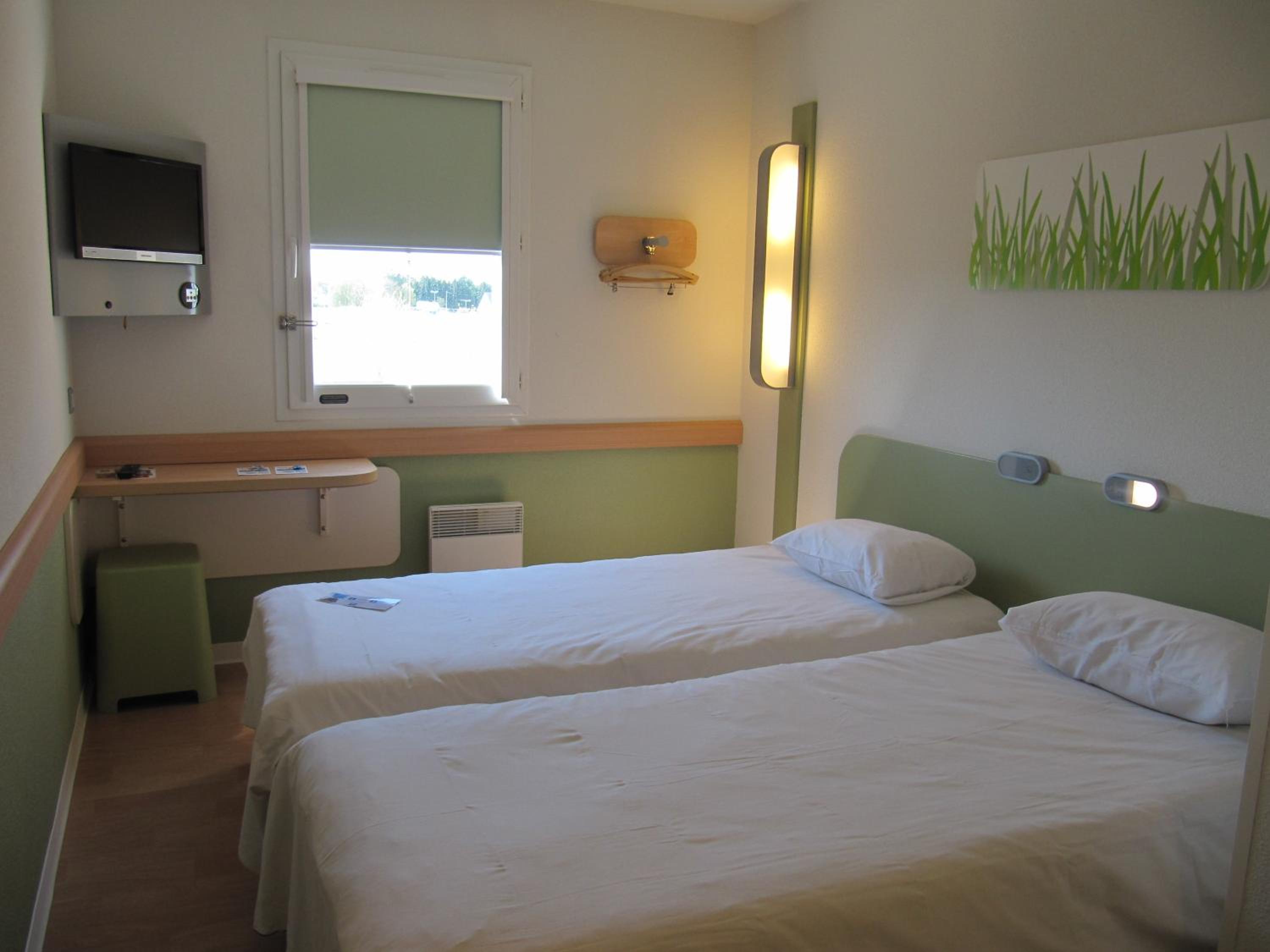 Twin Room - Photo 2