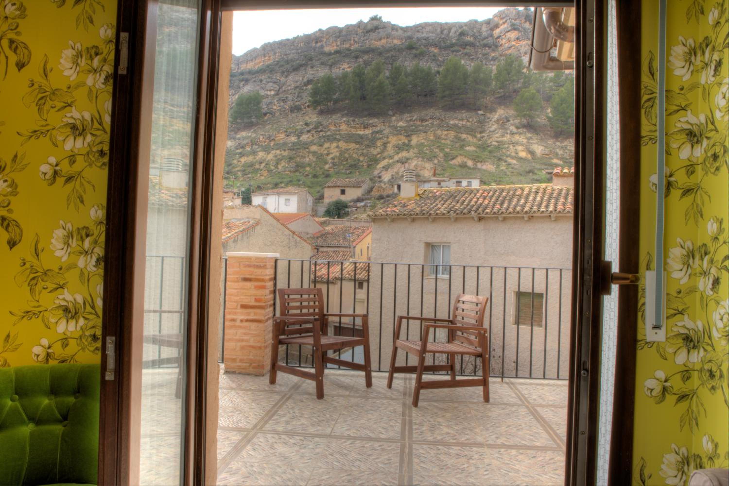 Two-Bedroom Apartment (6 Adults) - Photo 2