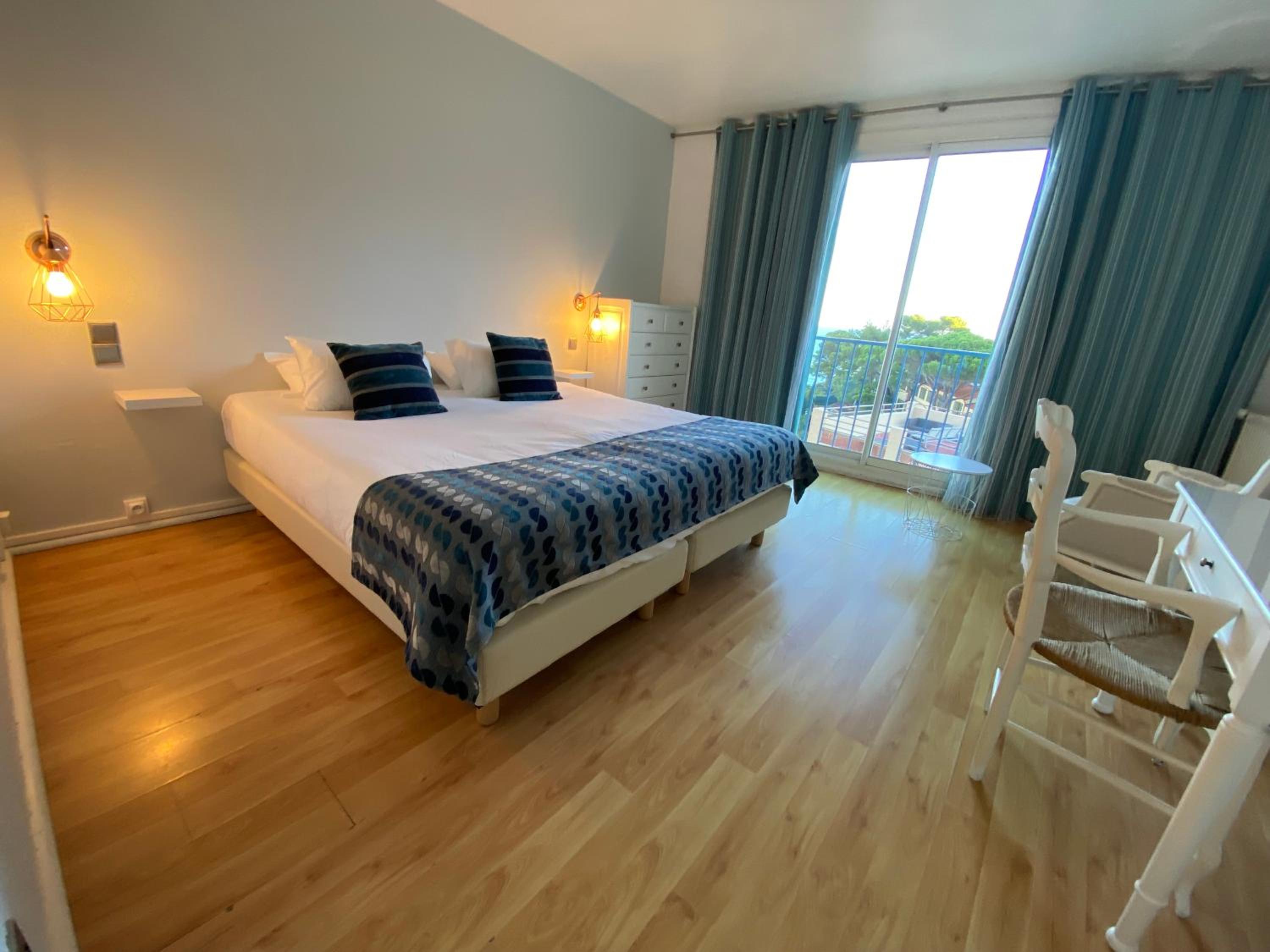 Double Room with Sea View - 55 in Double Bed