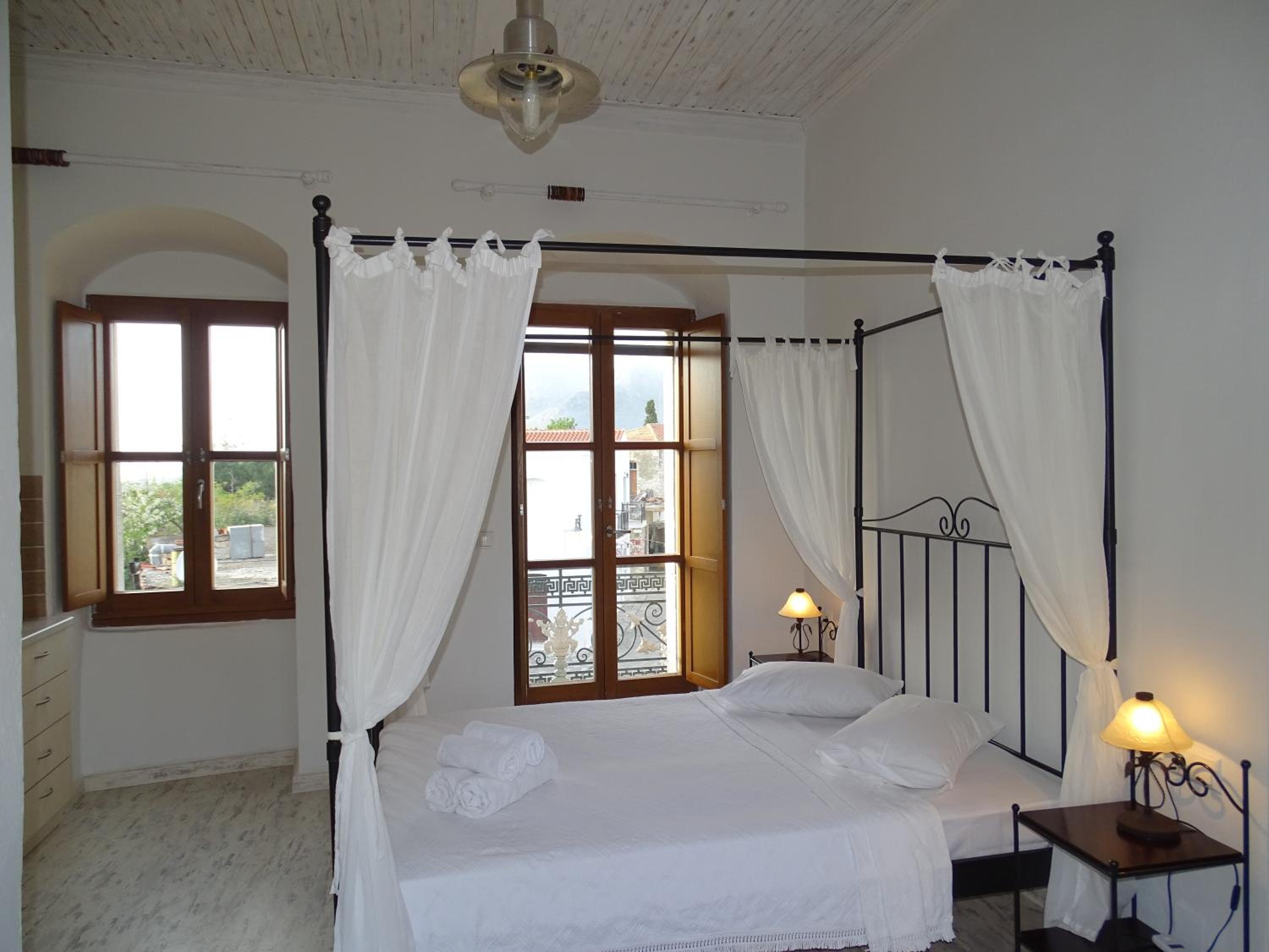 Deluxe Double Room with Balcony - Photo 1