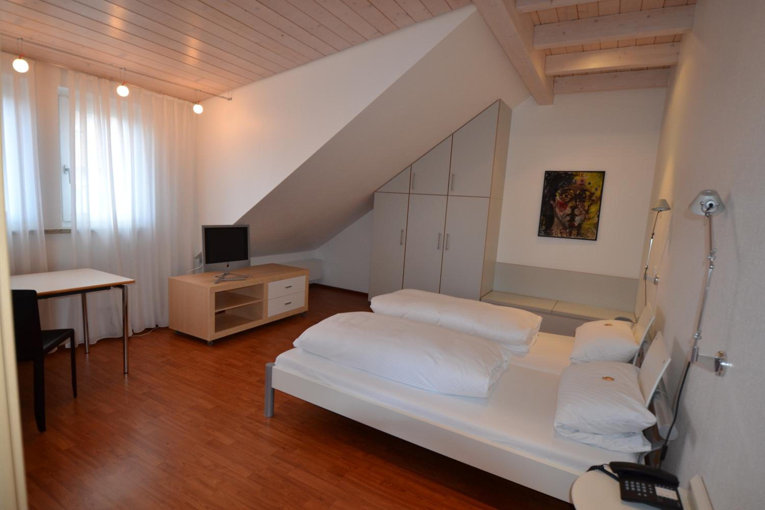 Suite - Photo 3