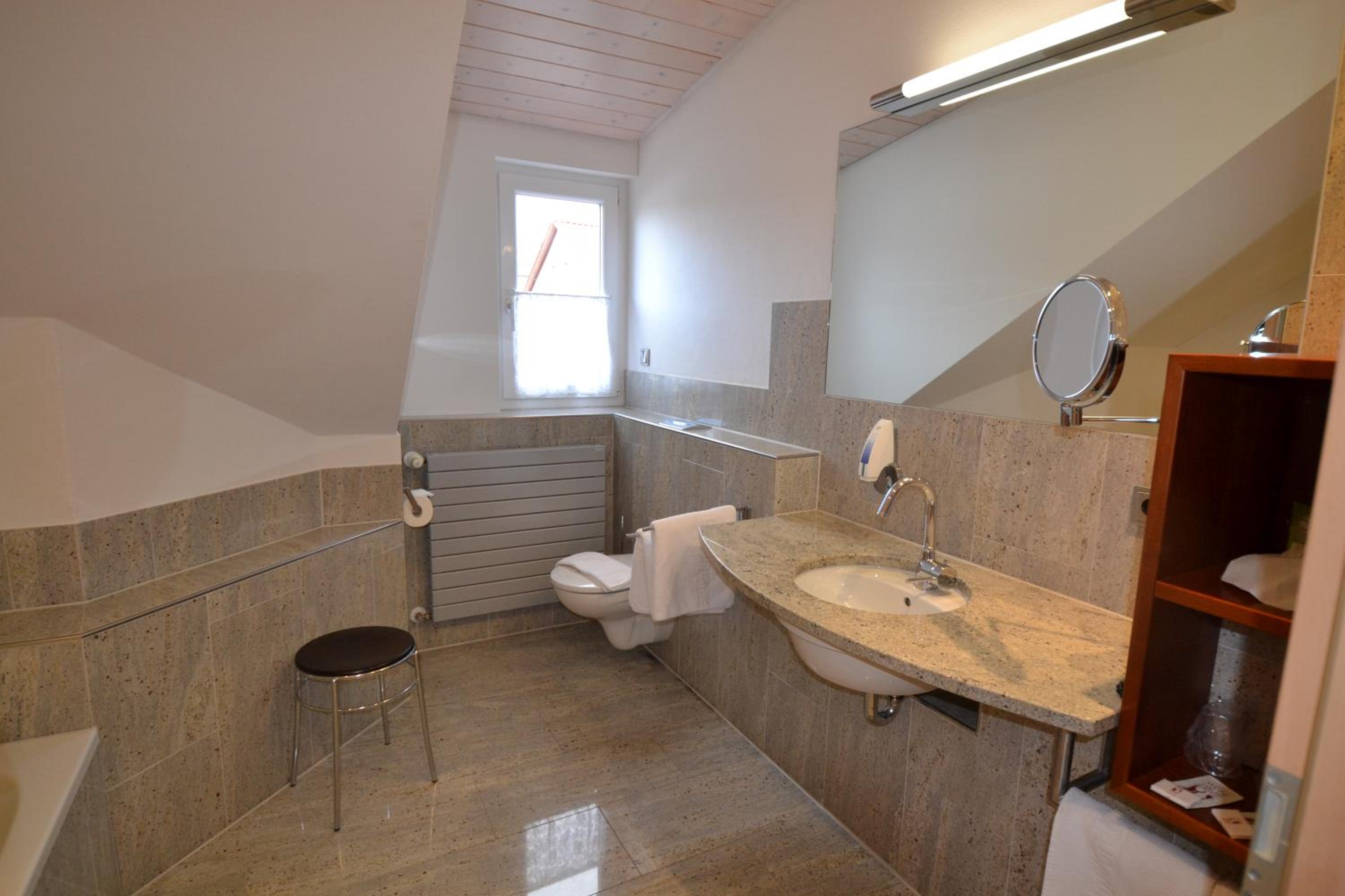 Suite - Photo 5