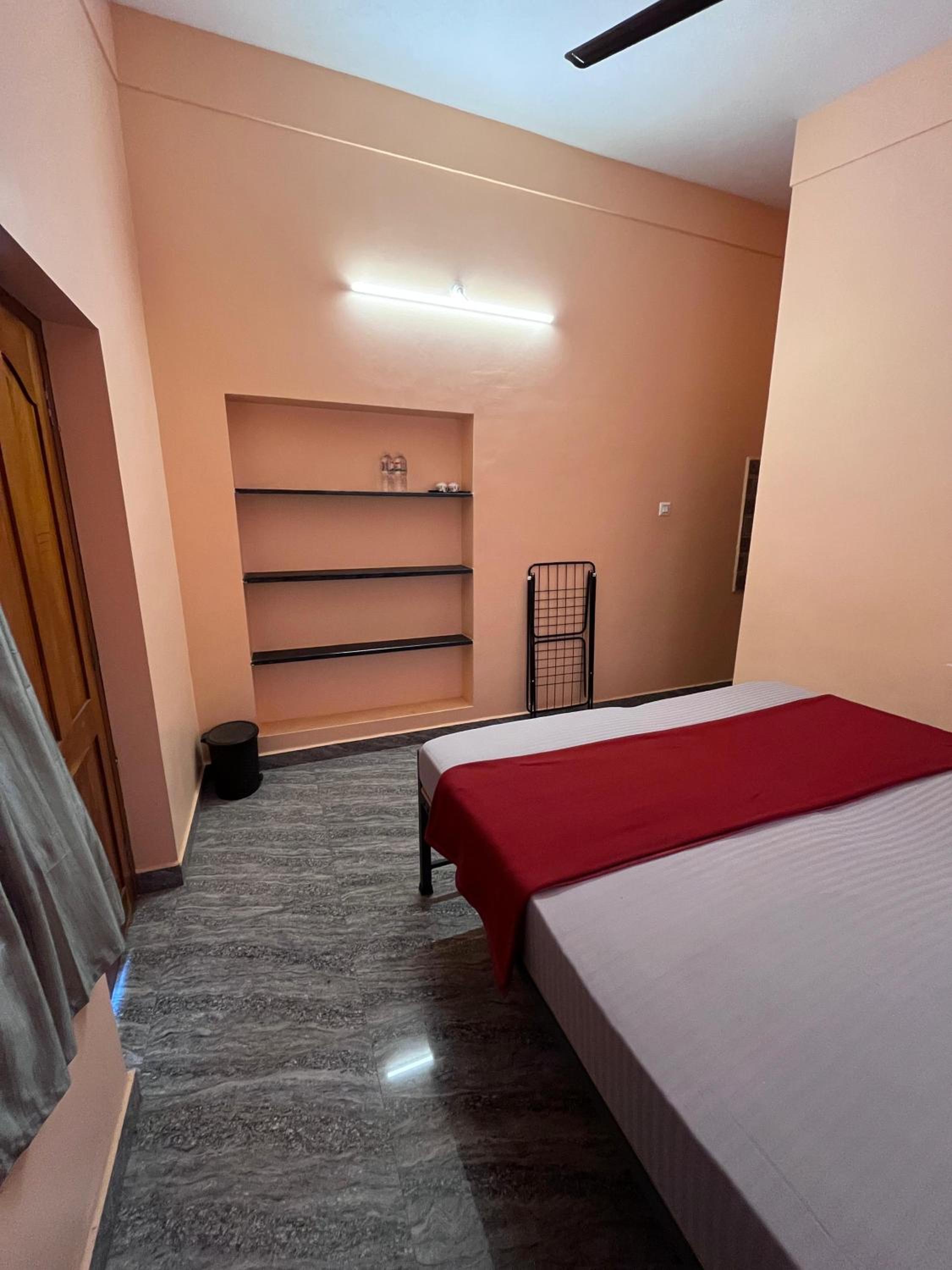 One-Bedroom House photo 3