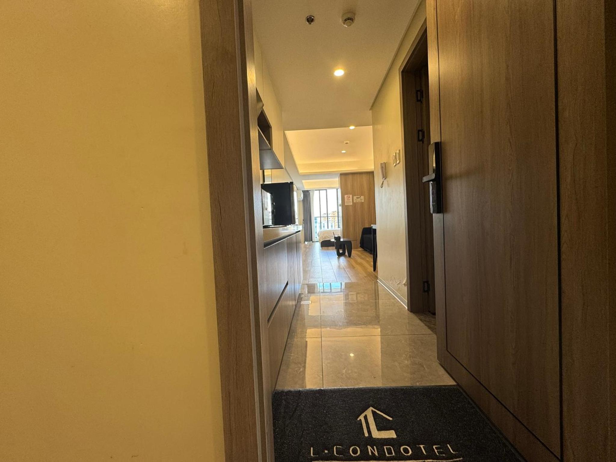 Deluxe One-Bedroom Apartment with City View