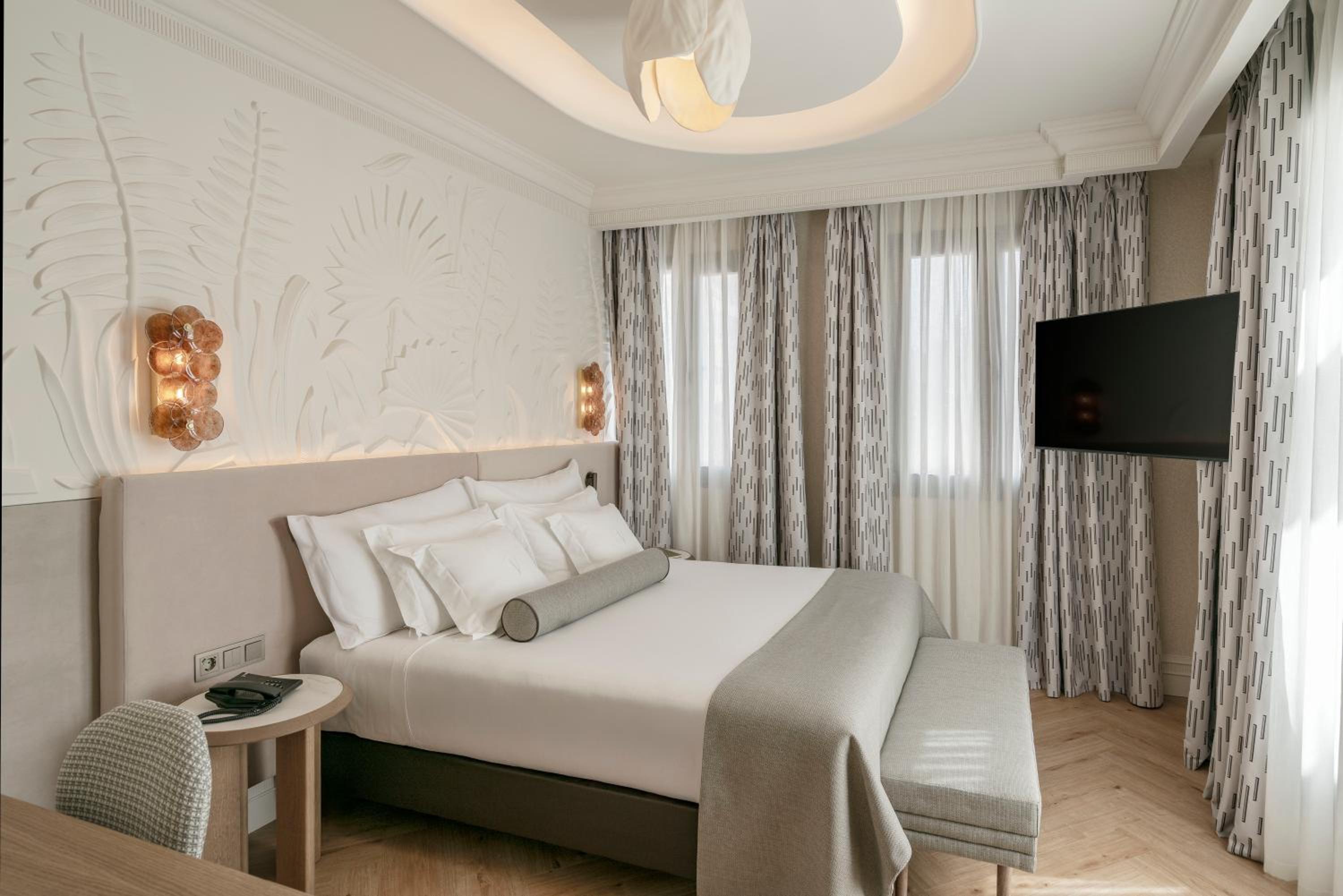 Deluxe Room with Terrace thumbnail 6