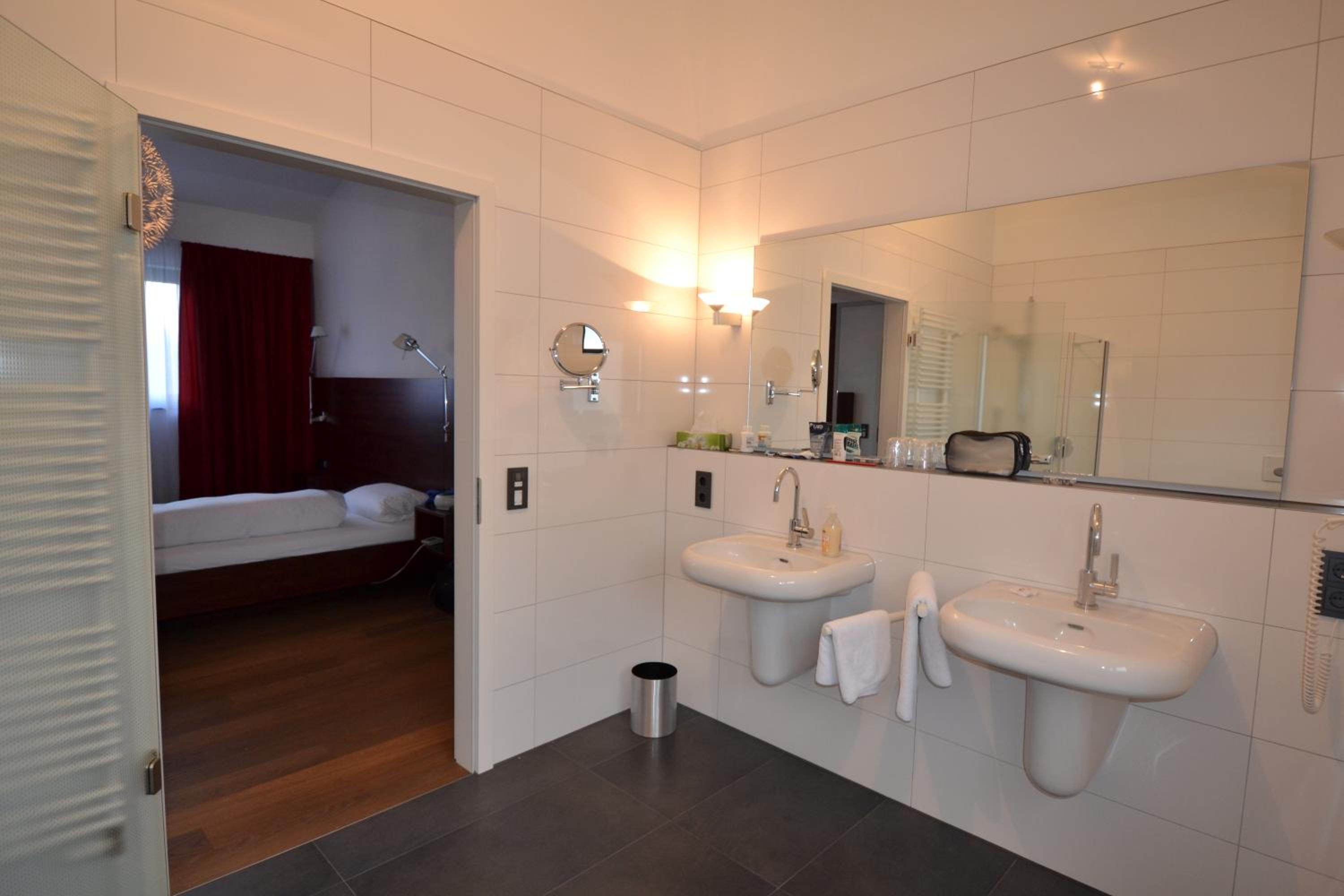 Suite - Photo 7