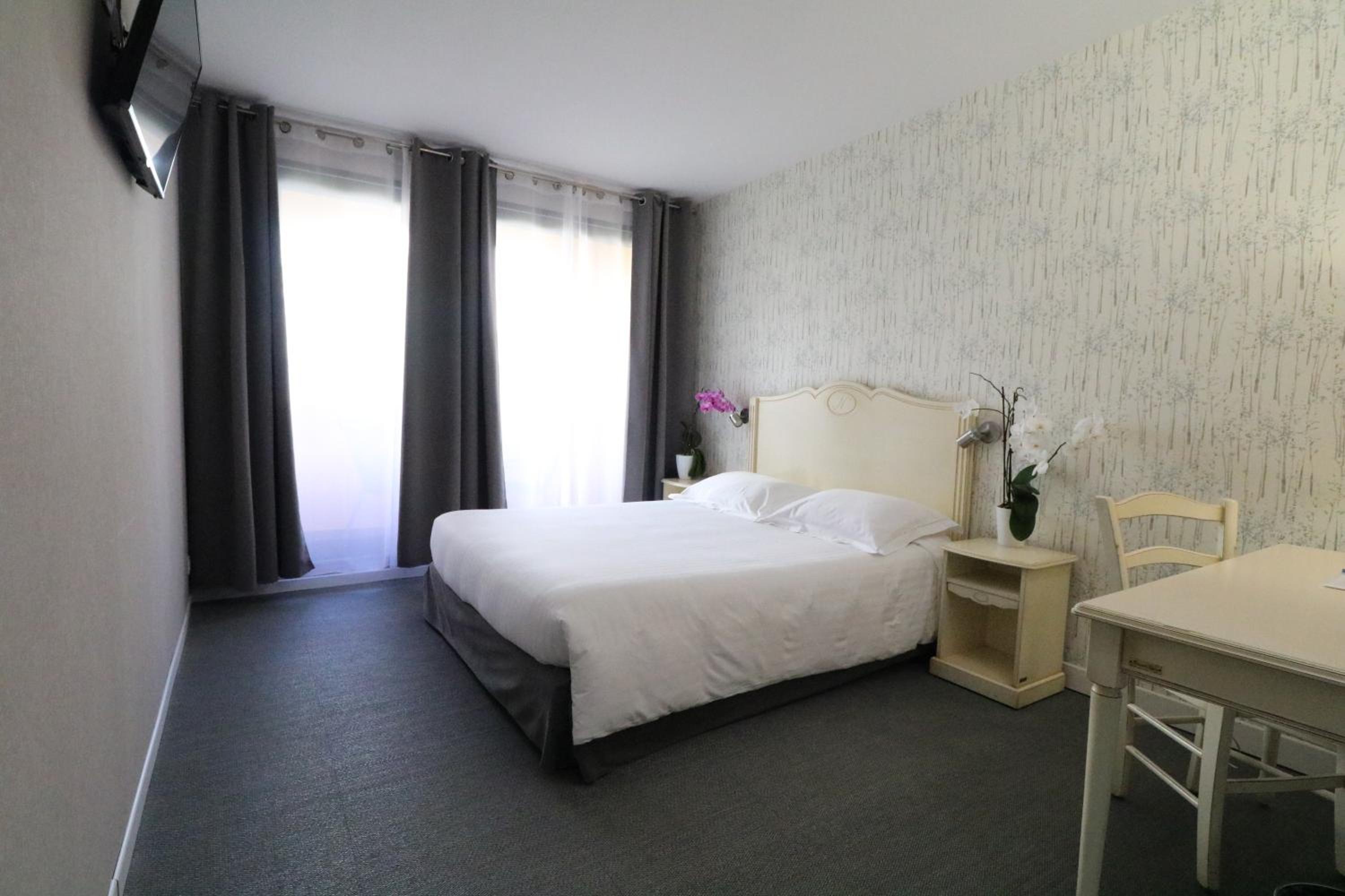 Double Room with Balcony - Photo 1
