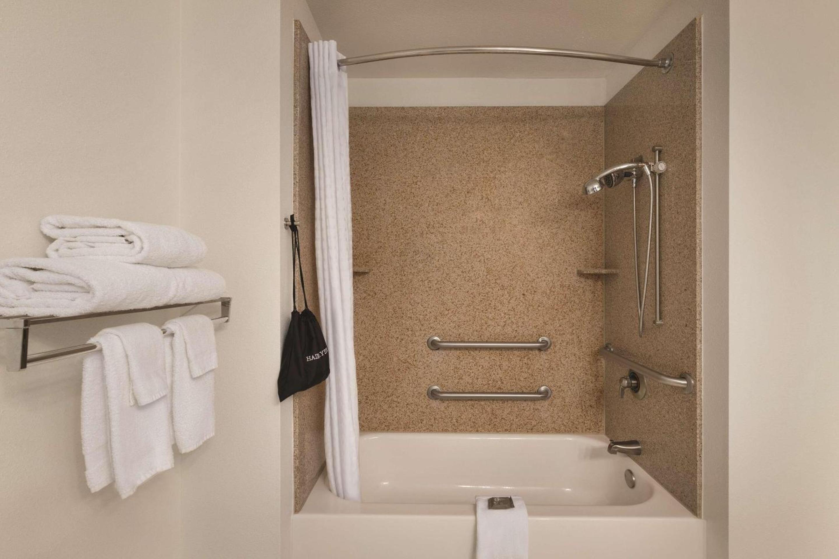 Queen Suite with Two Queen Beds - Non-Smoking
