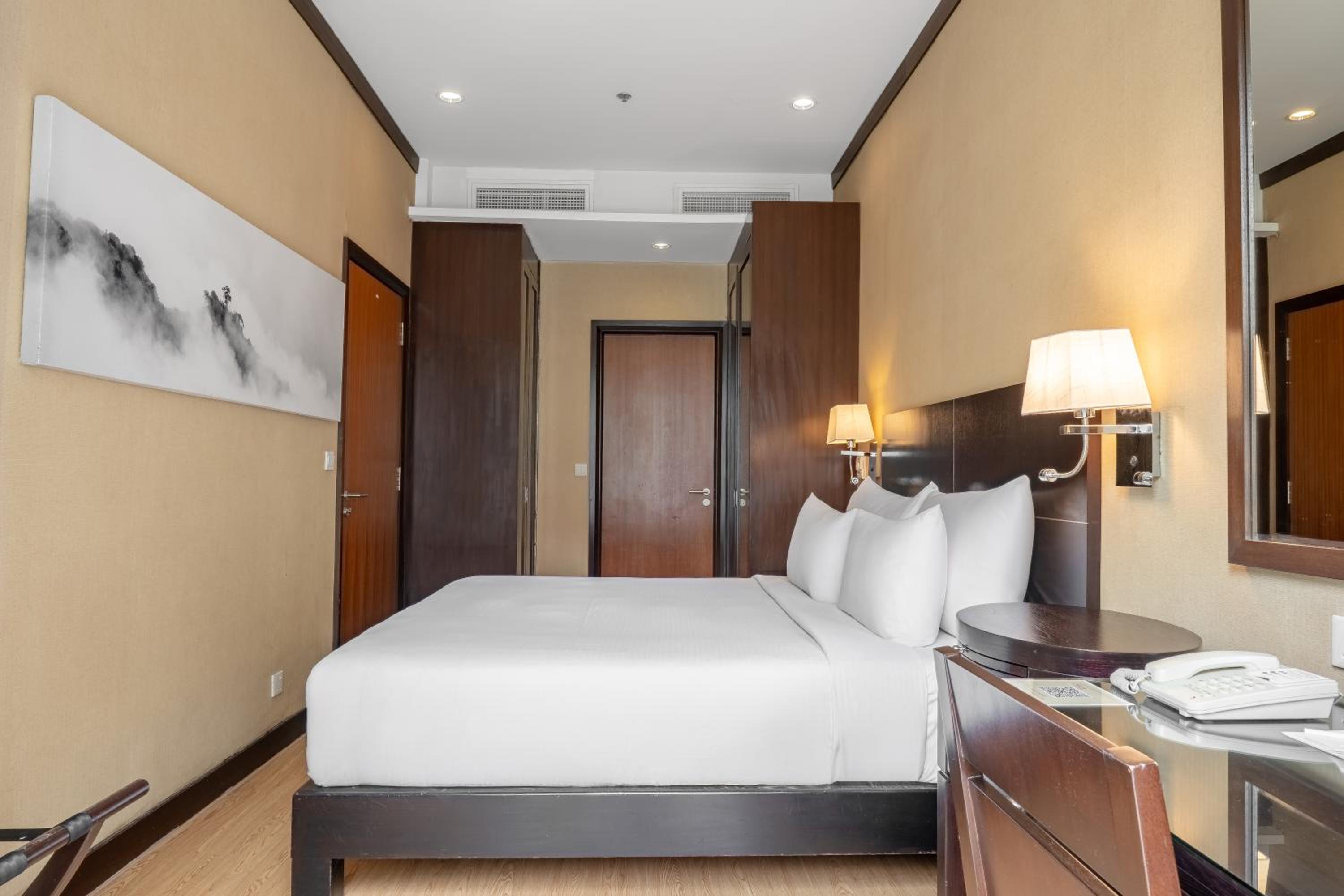 One Bedroom Premier Suite photo 2