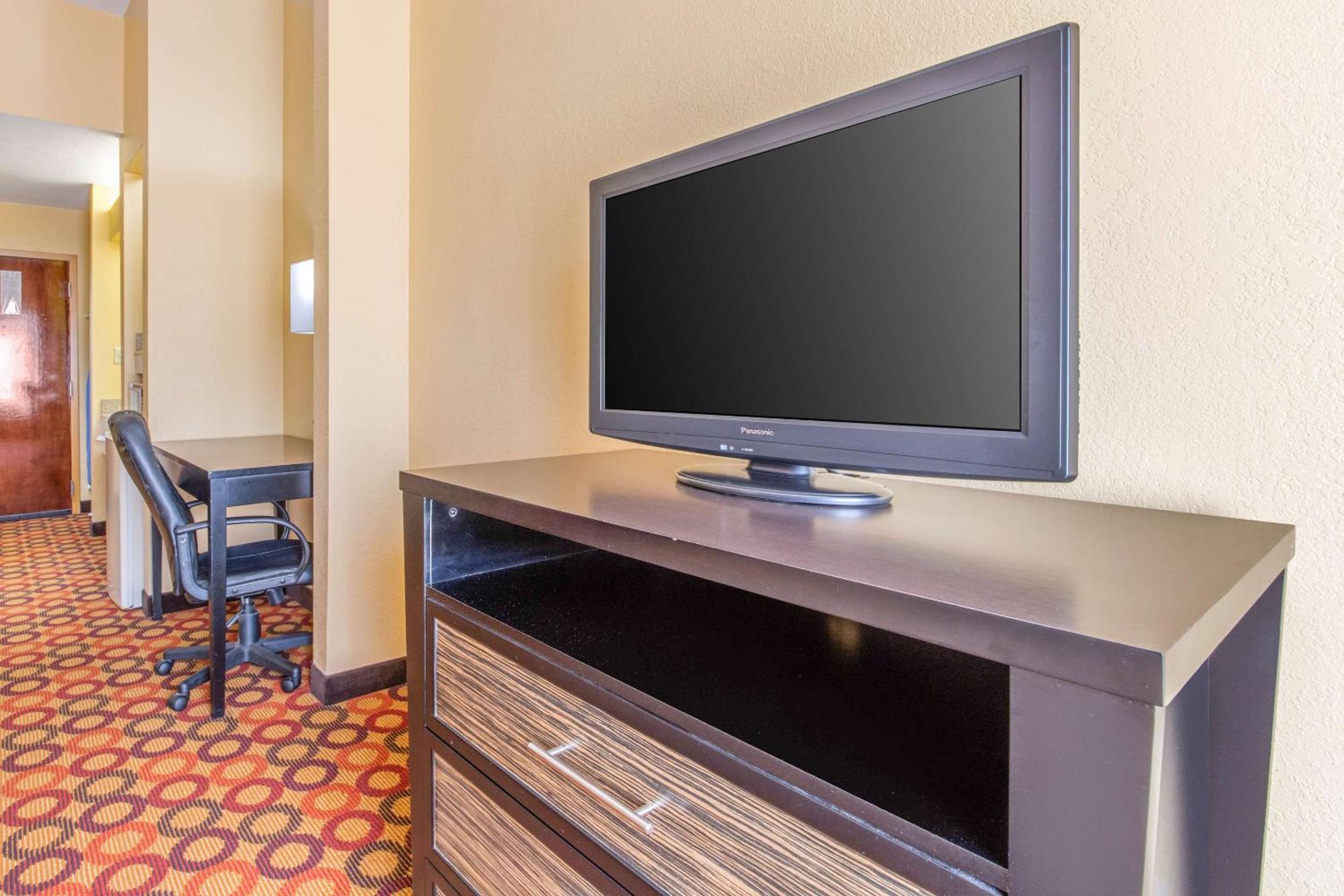 King Room - Non-Smoking - Photo 1
