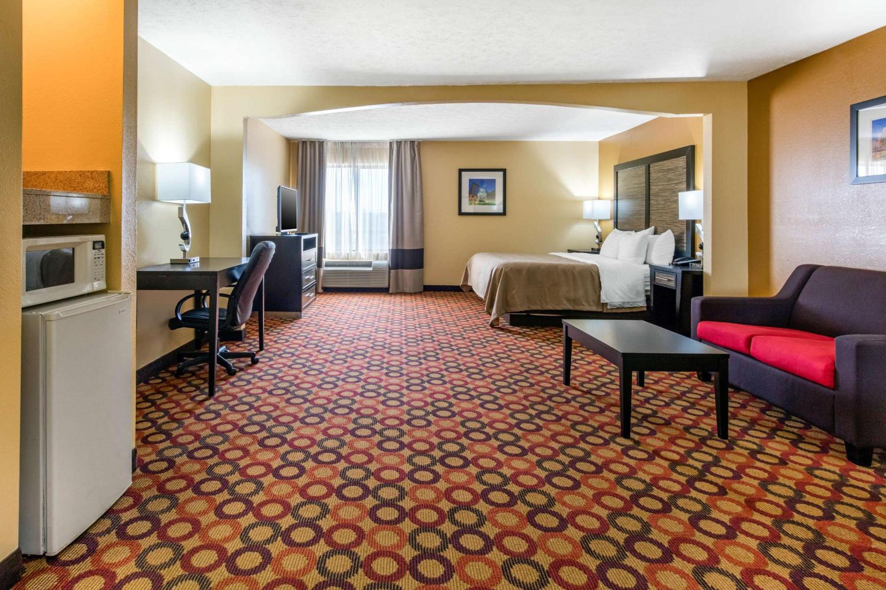 King Room - Non-Smoking - Photo 4