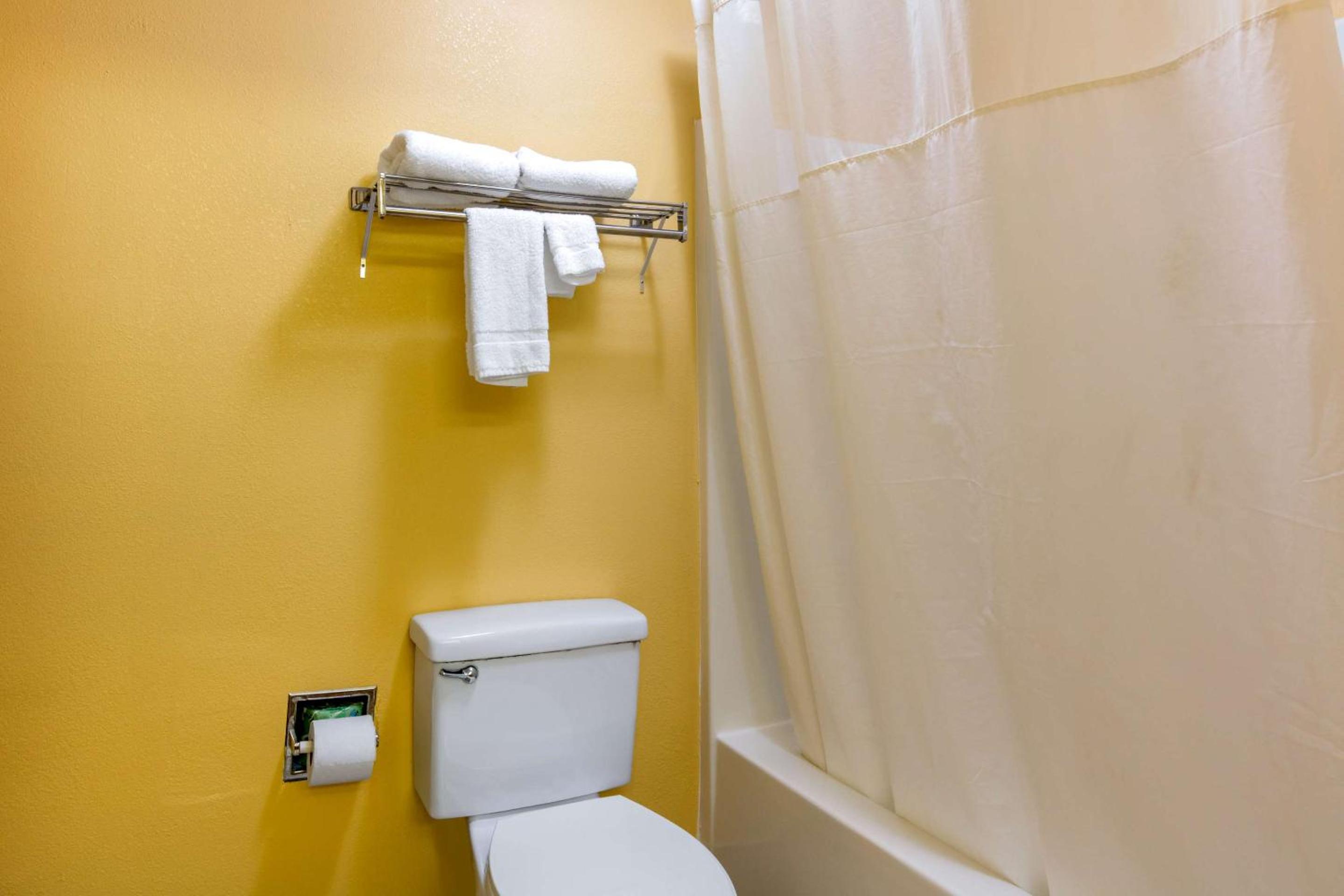 King Room - Non-Smoking - Photo 5