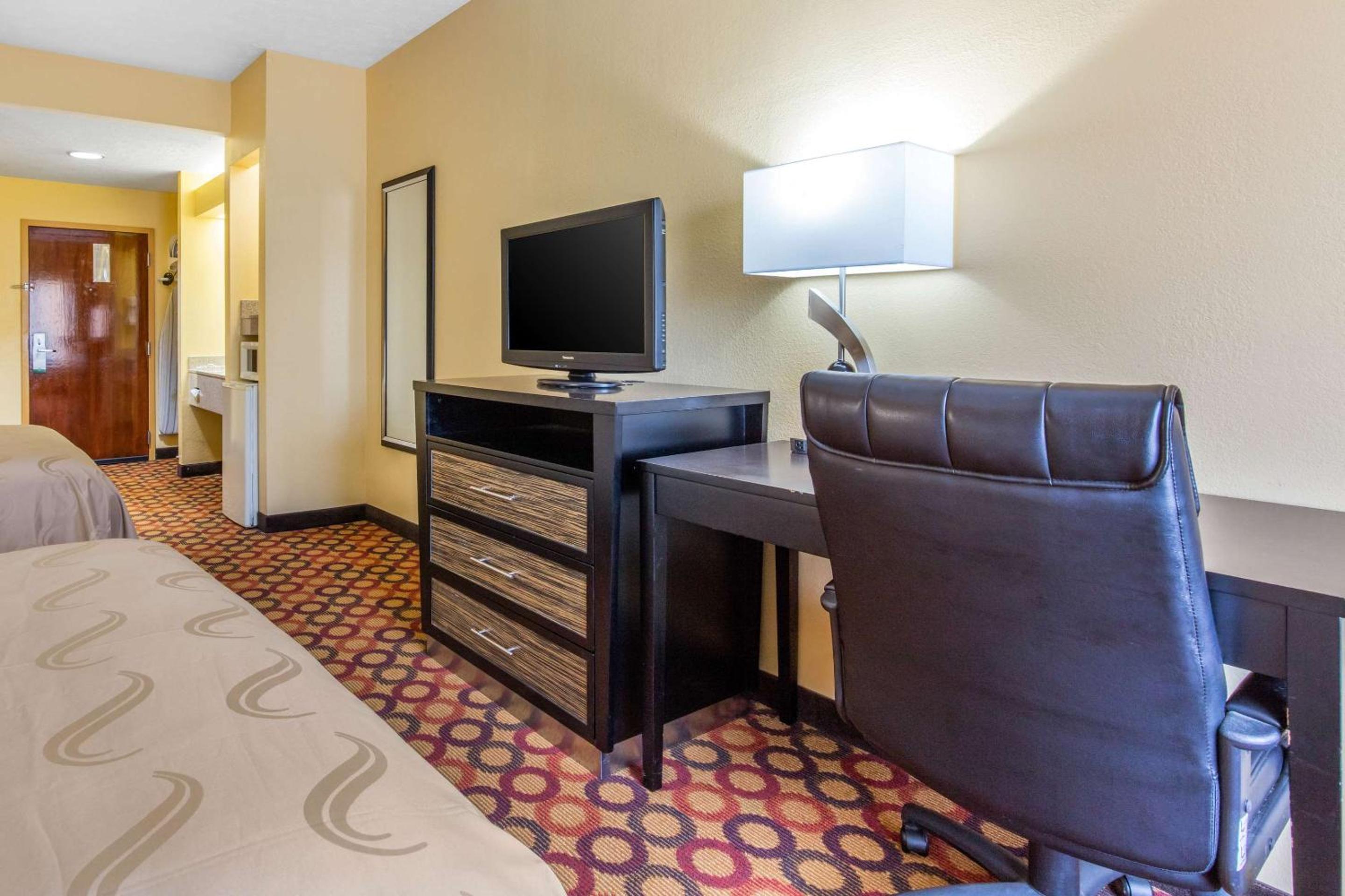 Queen Room with Two Queen Beds - Accessible/Non-Smoking  - Photo 3