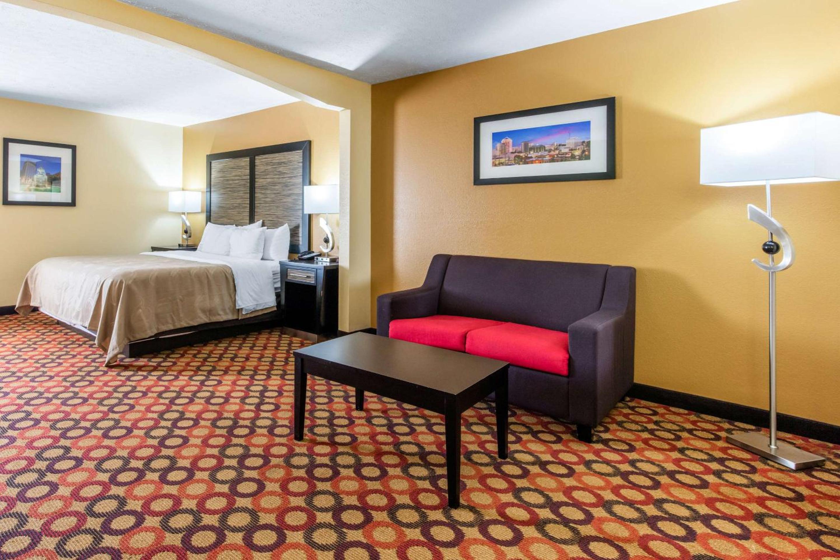King Room with Mobility and Hearing Accessible - Non-Smoking - Photo 2