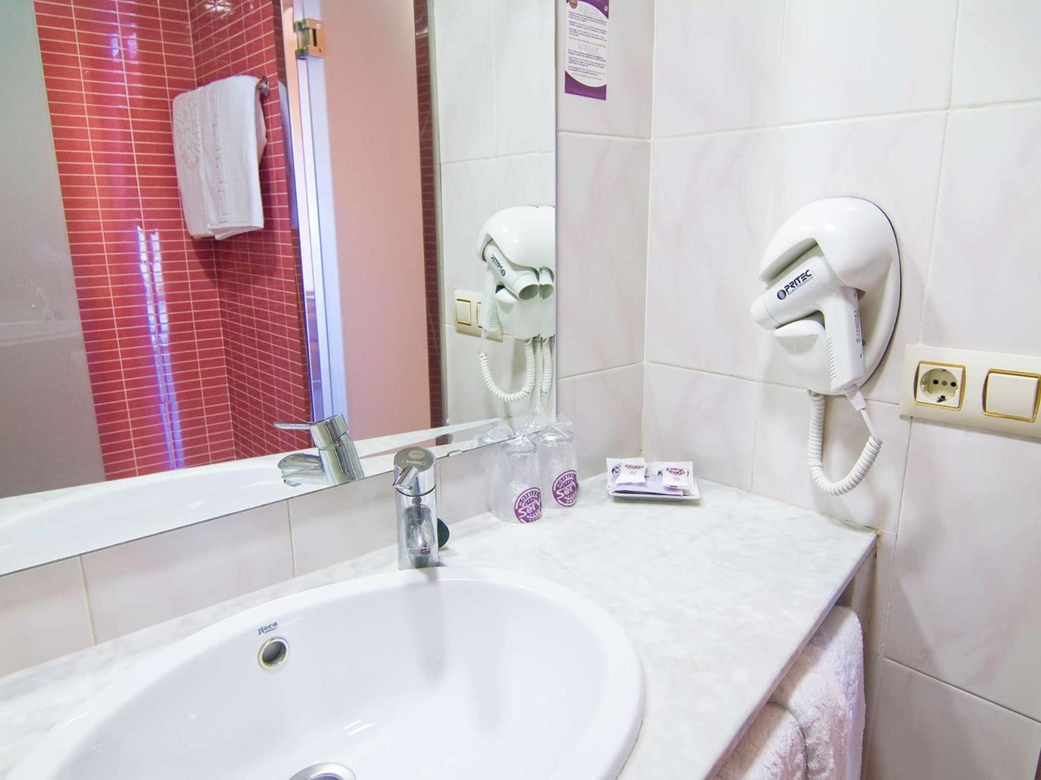 Single Room photo 2