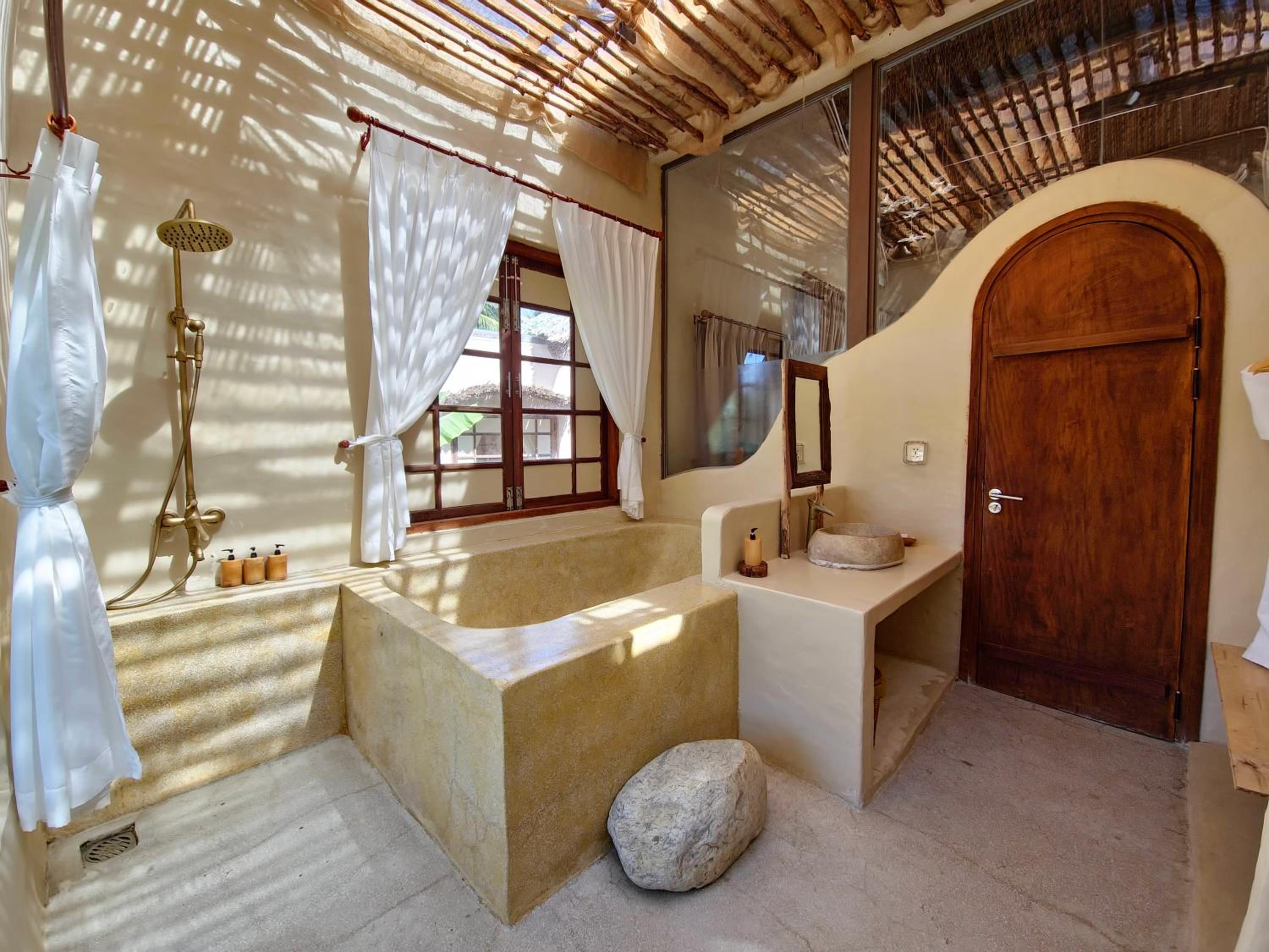 King Room with Pool View - Photo 4