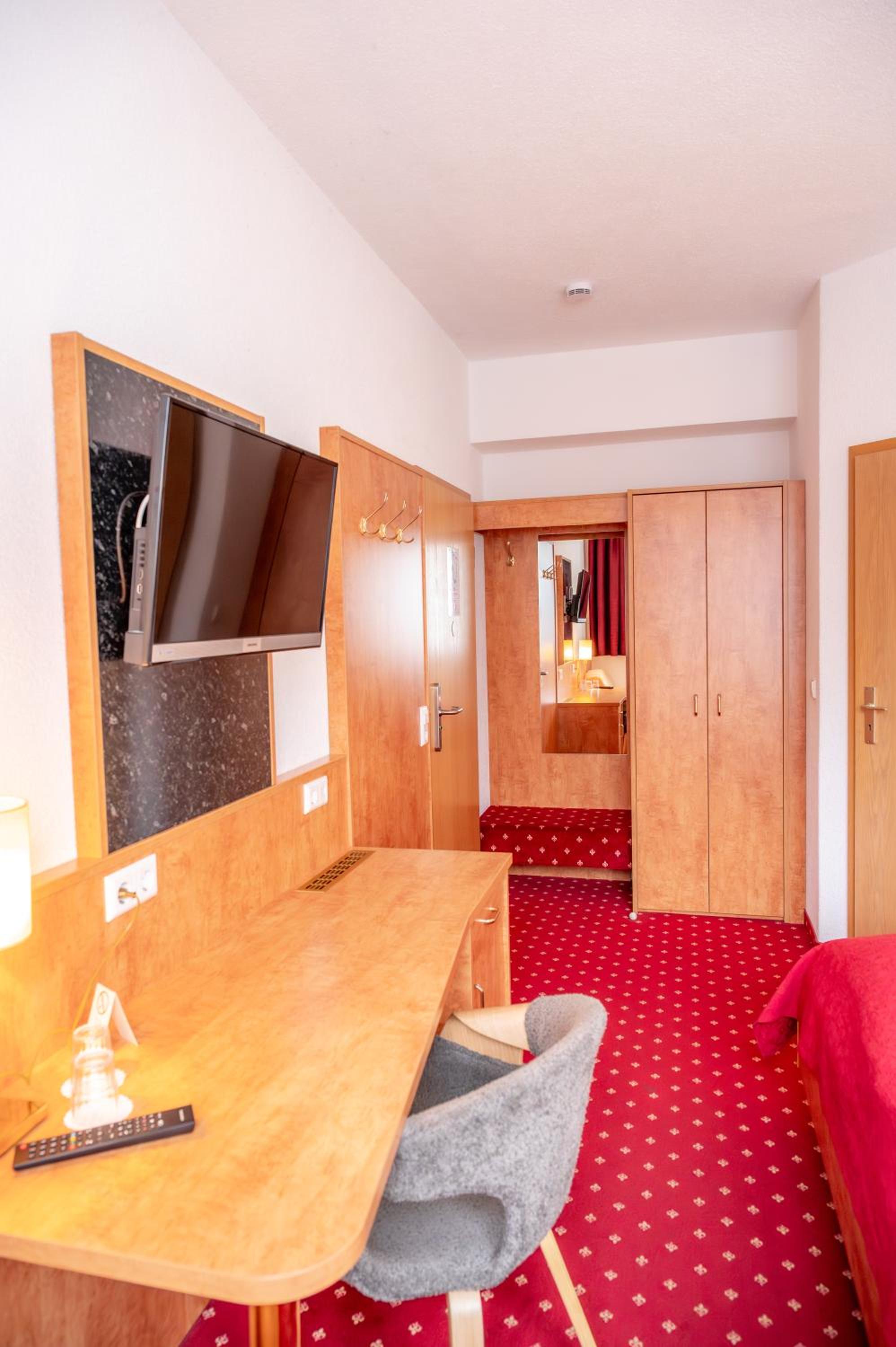 Standard Double Room photo 2