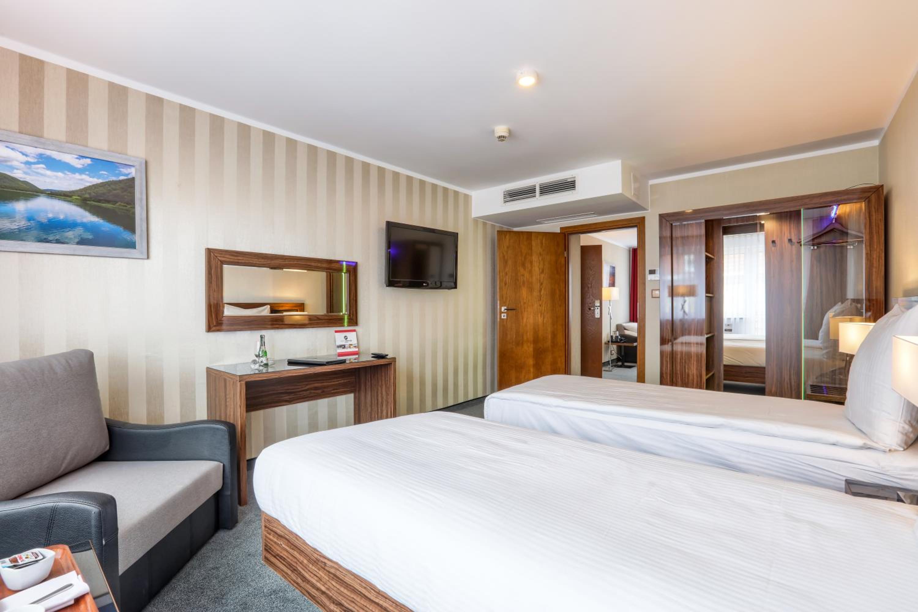 Luxury Quadruple Room - Photo 3
